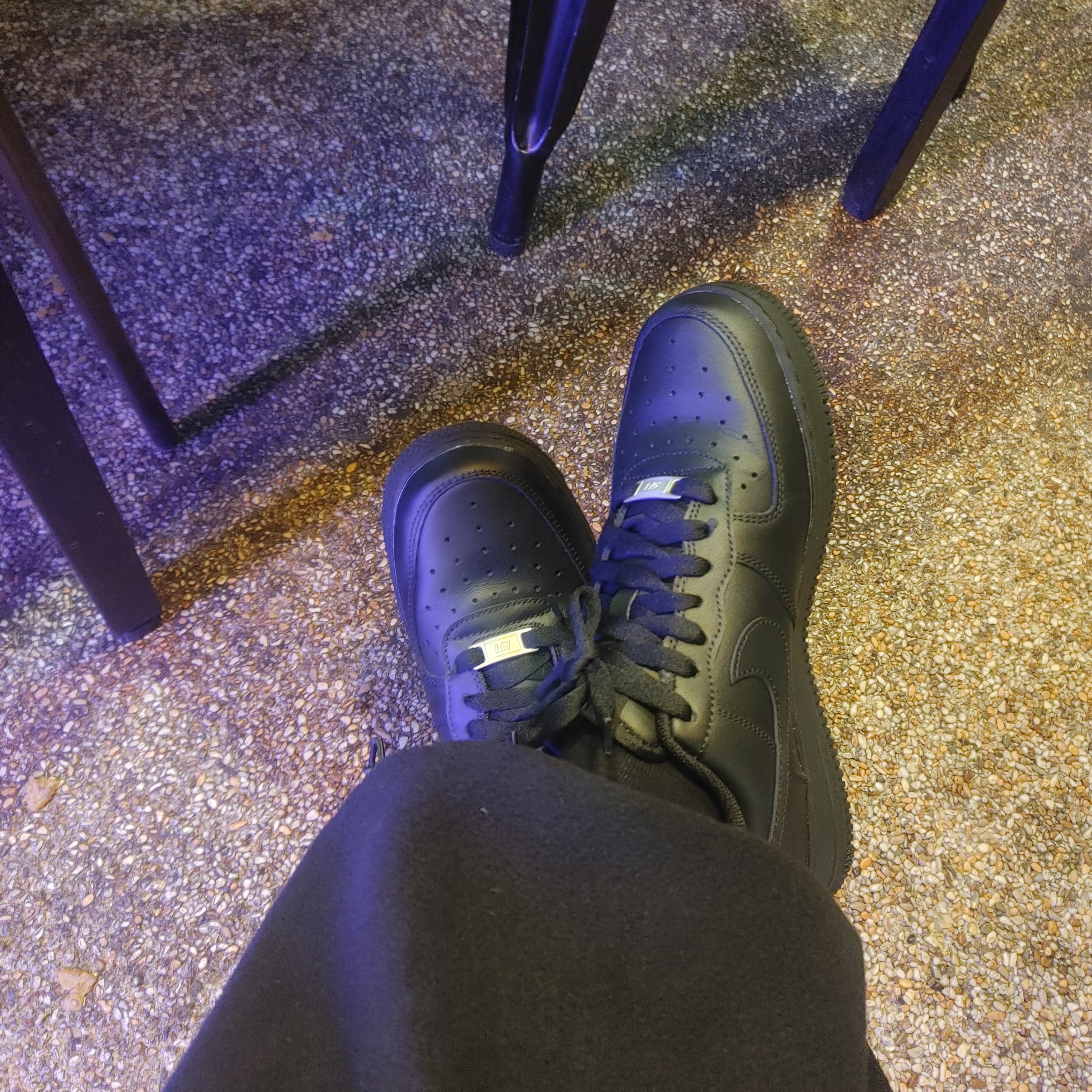 (W) Nike Air Force 1 '07 Low Triple Black 착용 스타일