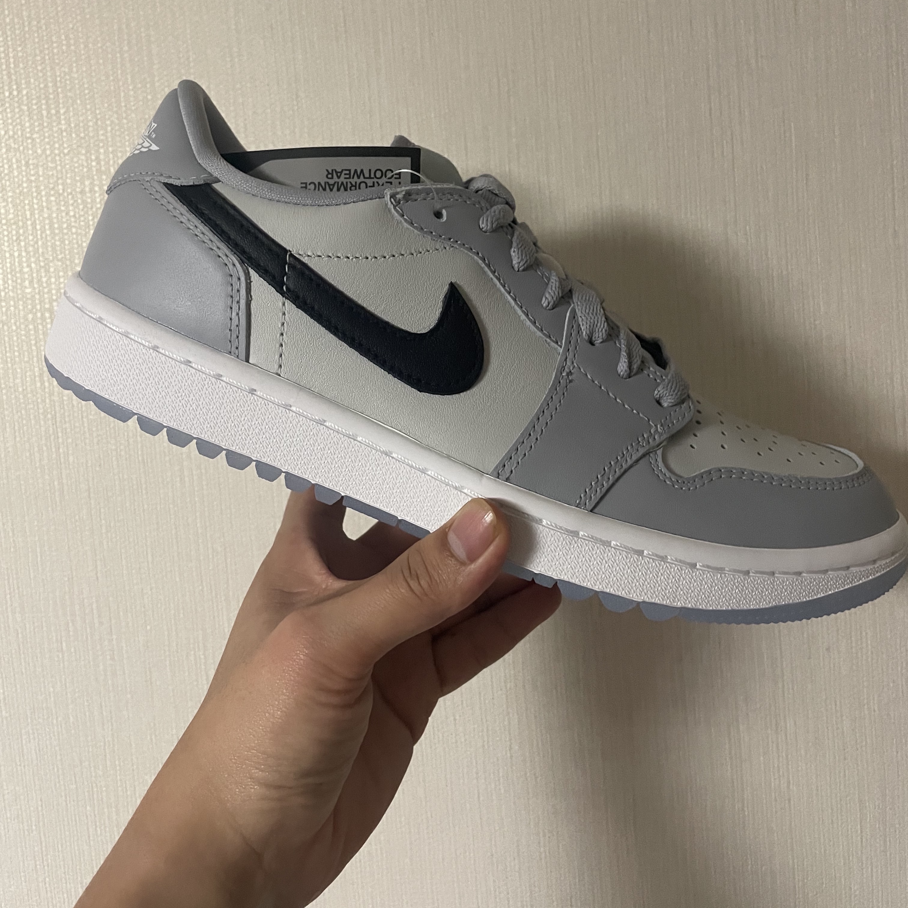 Jordan 1 Low Golf Wolf Grey 착용 스타일 - 1