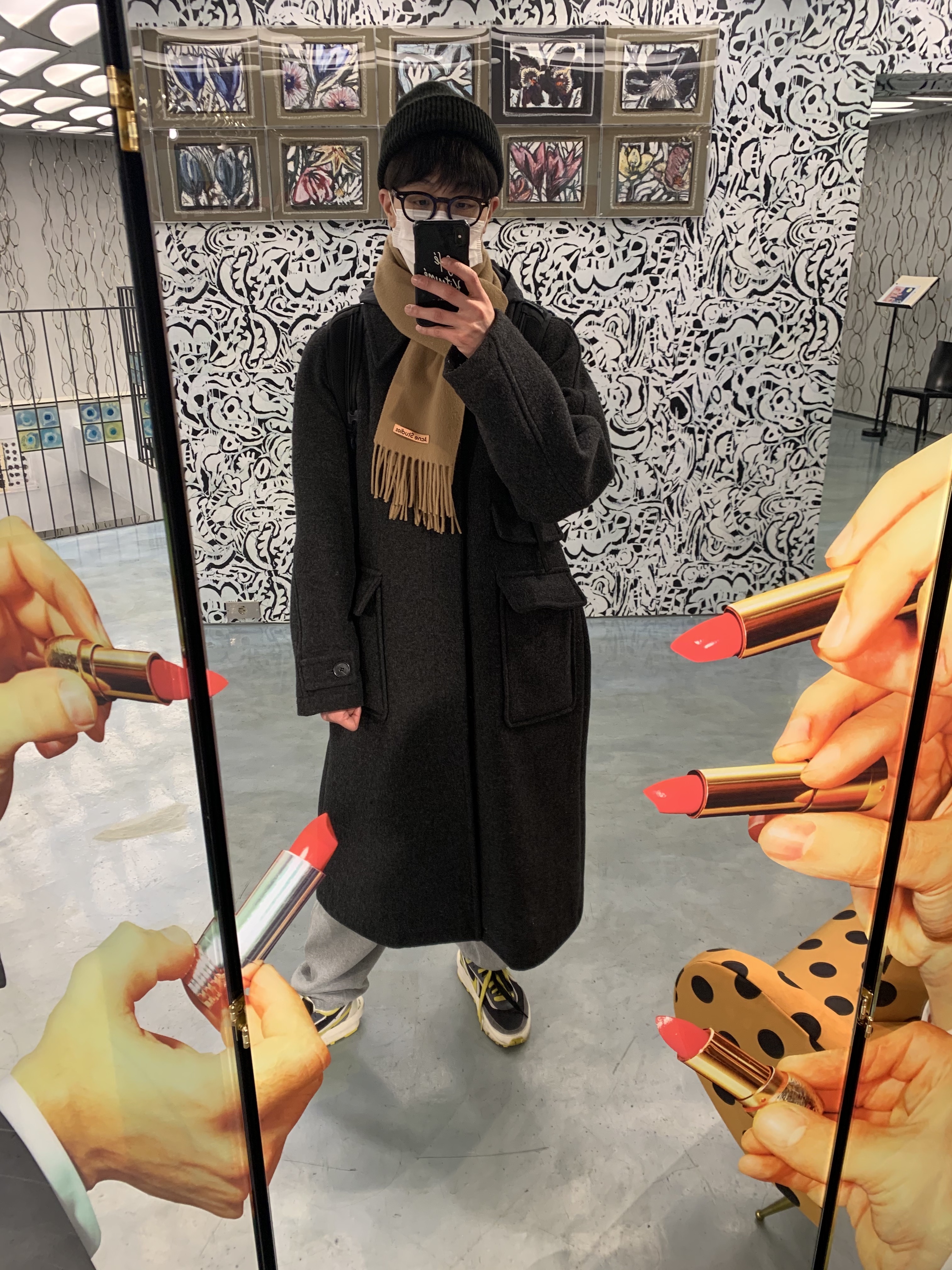 Acne Studios Skinny Wool Muffler Dark Camel, Stussy Basic Cuff Beanie Black 착용 스타일