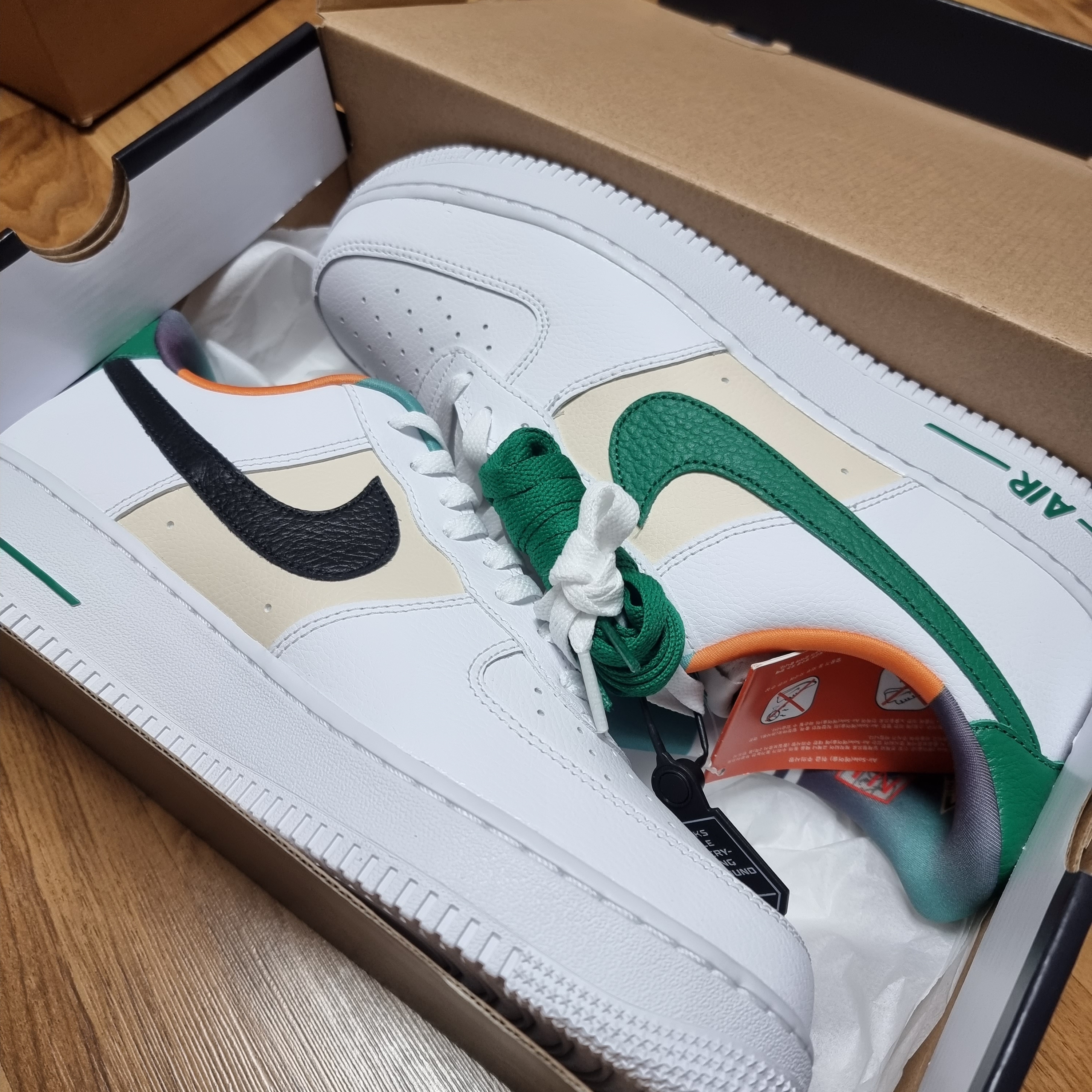 Nike Air Force 1 '07 LV8 EMB White Malachite 착용 스타일 - 3