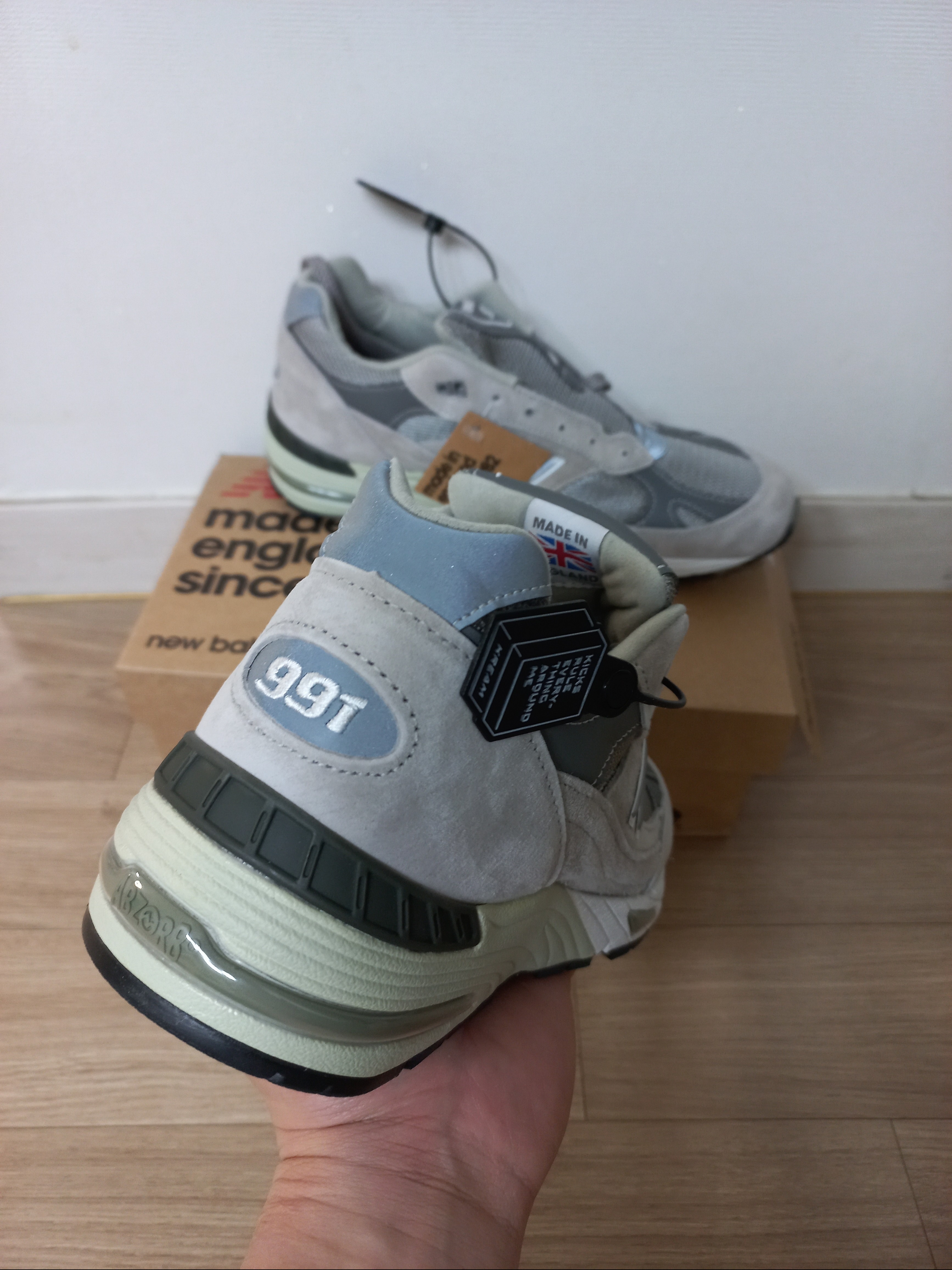 New Balance 991 Made in UK Grey 착용 스타일 - 2