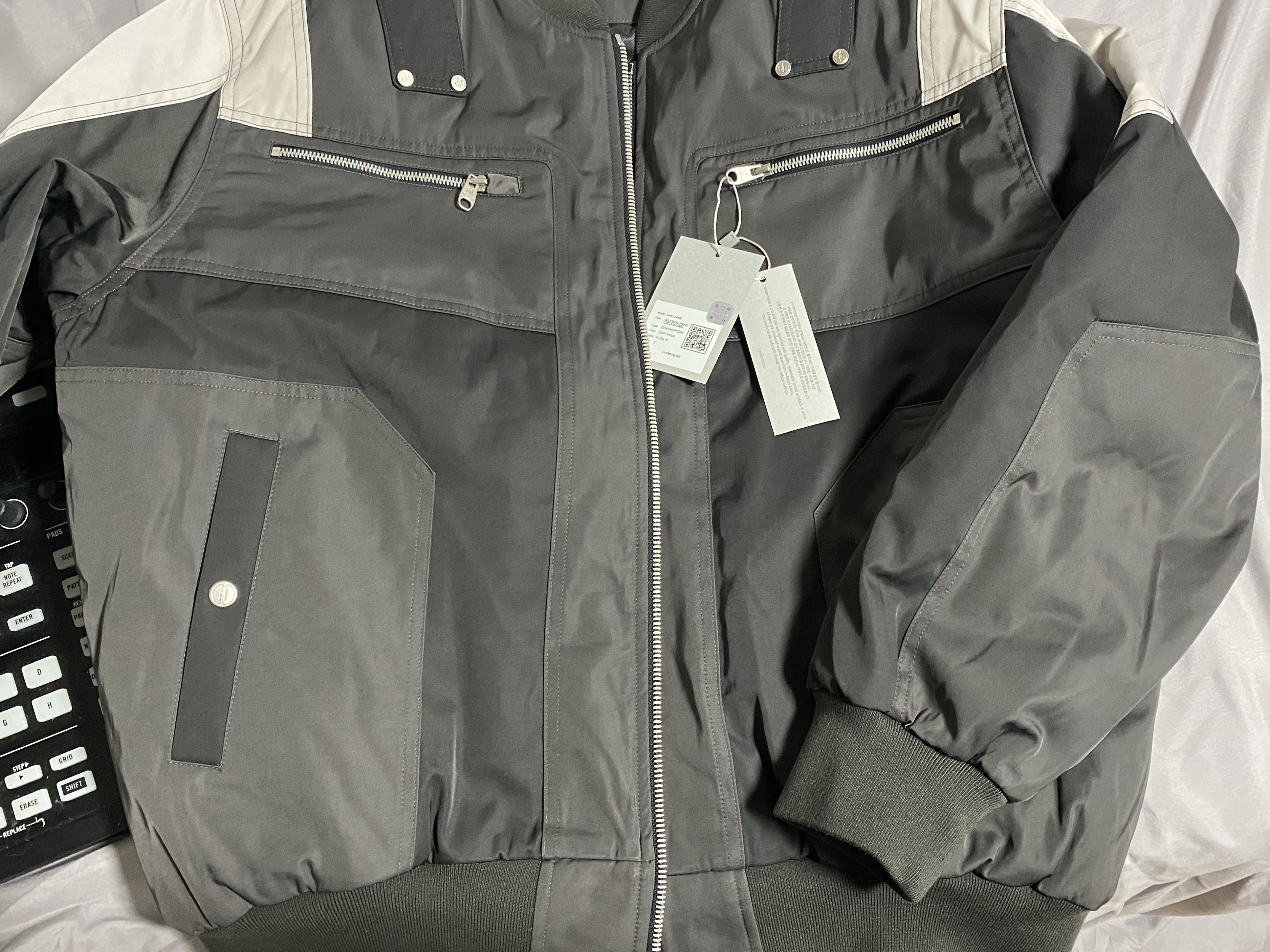 Undermycar Wani Kame Multi Block Pocket Turtle Bomber Driftwood - 22FW 착용 스타일 - 1