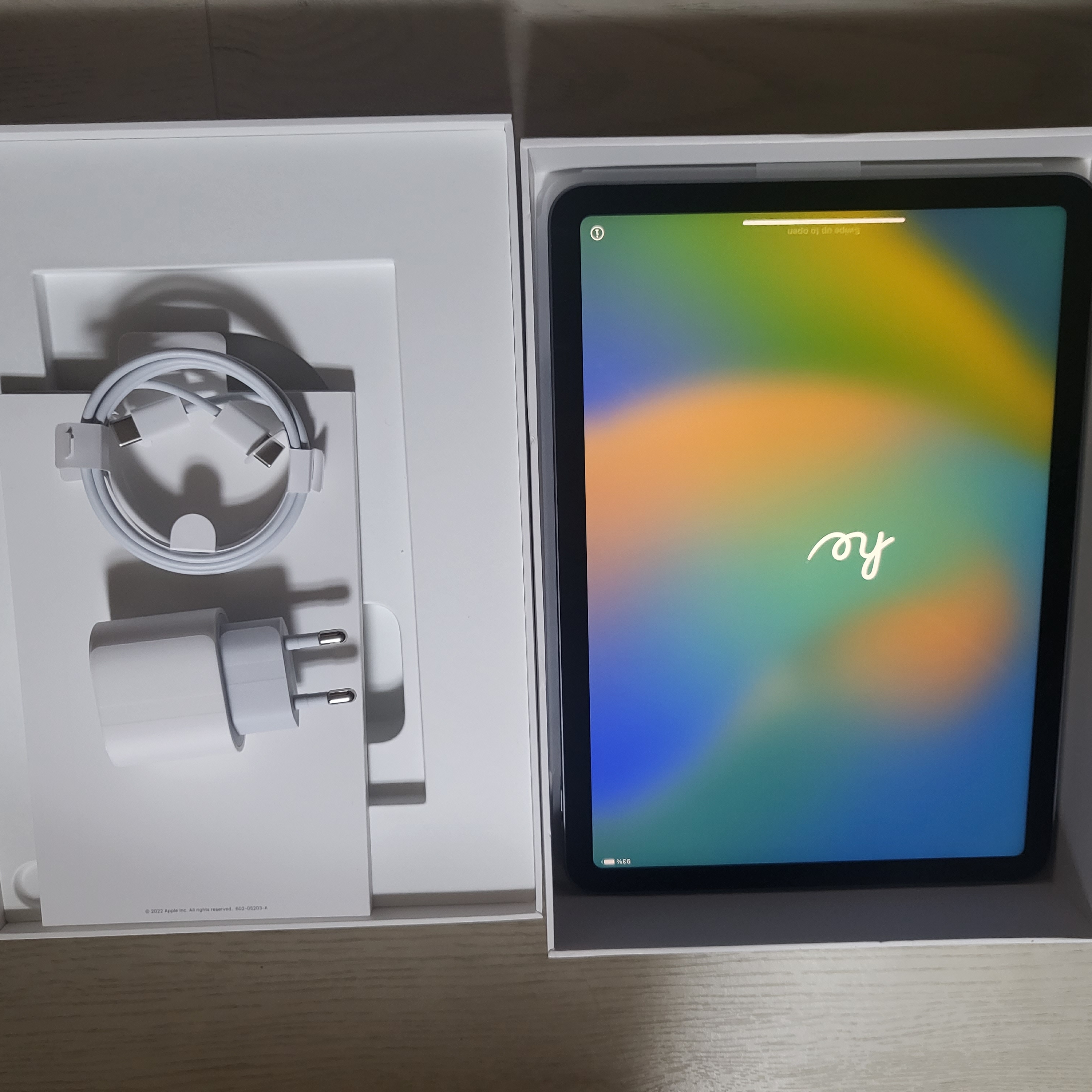 Apple iPad Air 5th Gen Wifi 64GB Space Gray (Korean Ver.) 착용 스타일 - 2