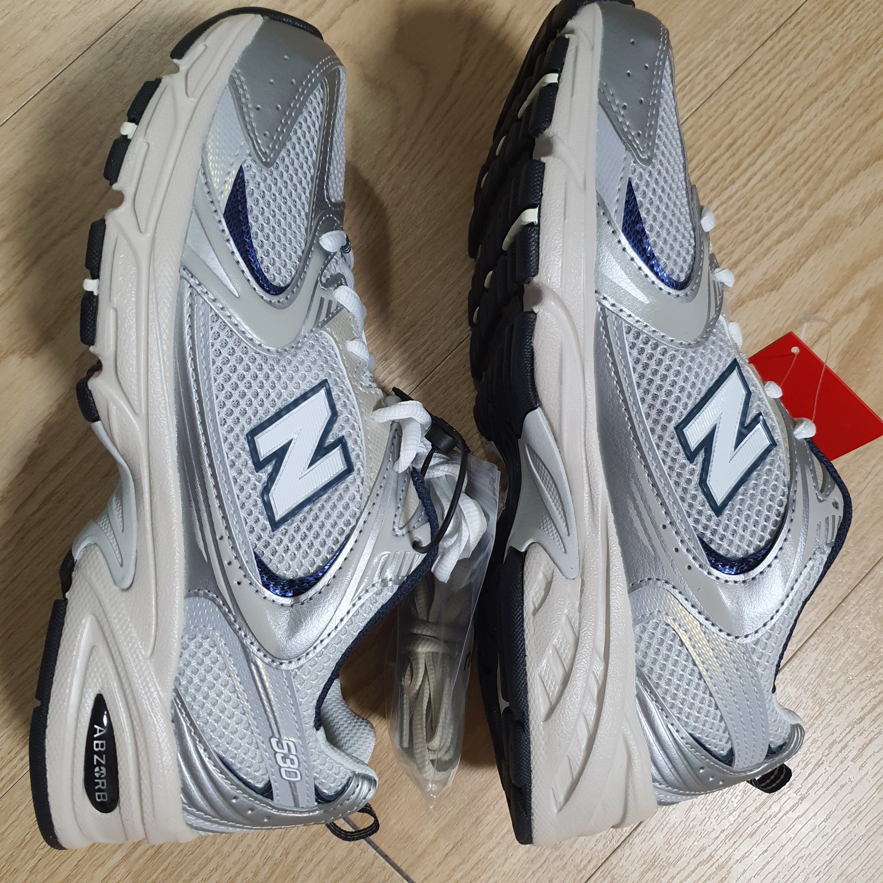 New Balance 530 Steel Grey 착용 스타일 - 2
