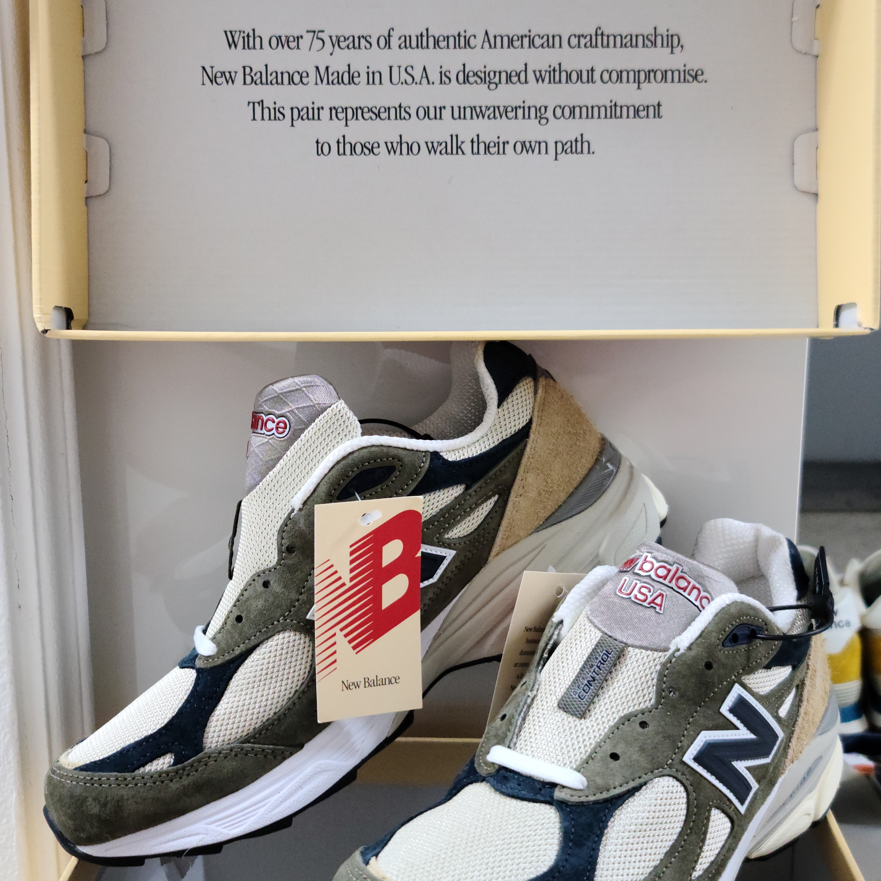 New Balance 990v3 Made in USA Olive 착용 스타일 - 2