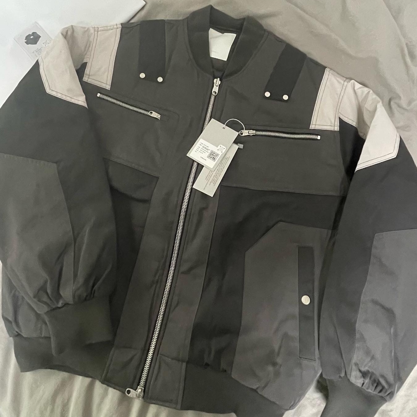 Undermycar Wani Kame Multi Block Pocket Turtle Bomber Driftwood - 22FW, Undermycar Legion.03 Slim Fit Blue Stitch Washed Jeans Washed Gray 착용 스타일 - 1