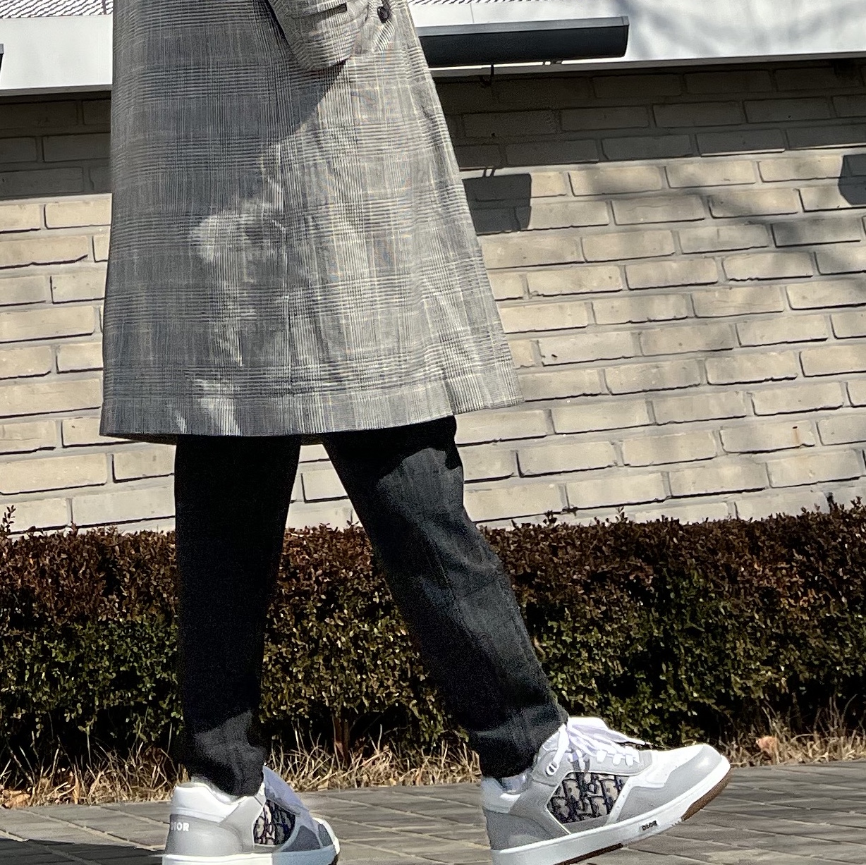 Dior B27 Low-Top Sneakers Gray 착용 스타일