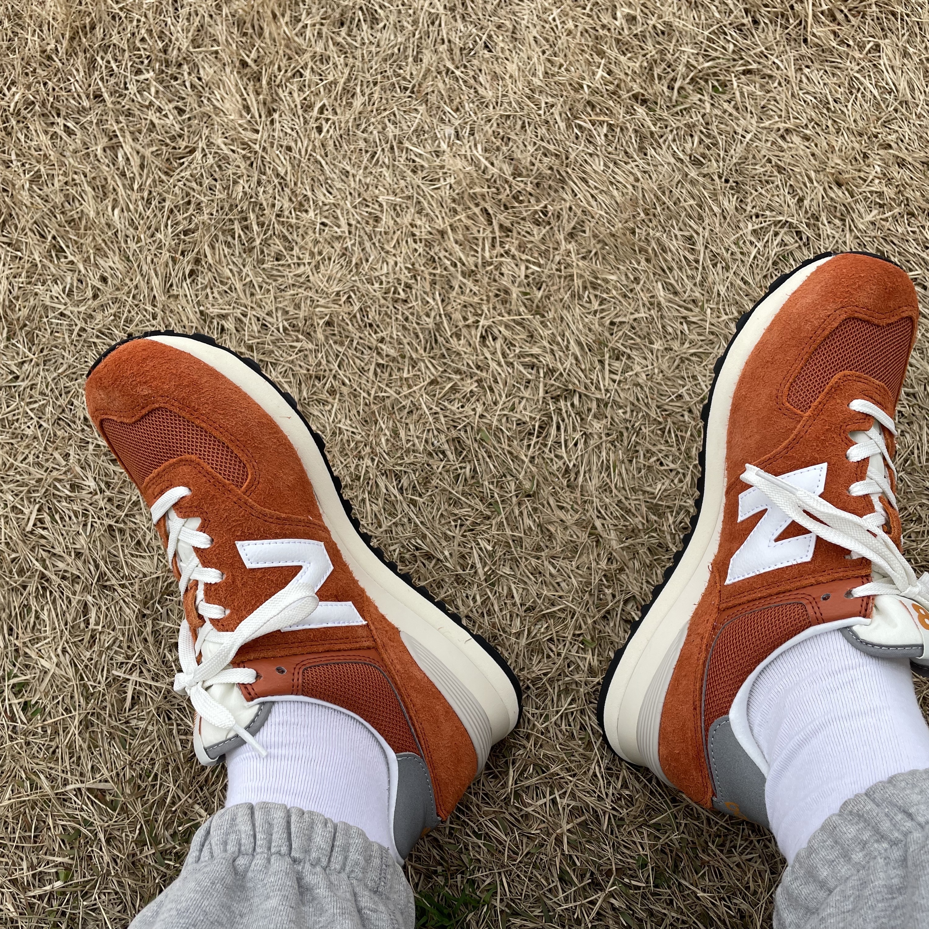New Balance 574 Heritage Orange Burst White 착용 스타일