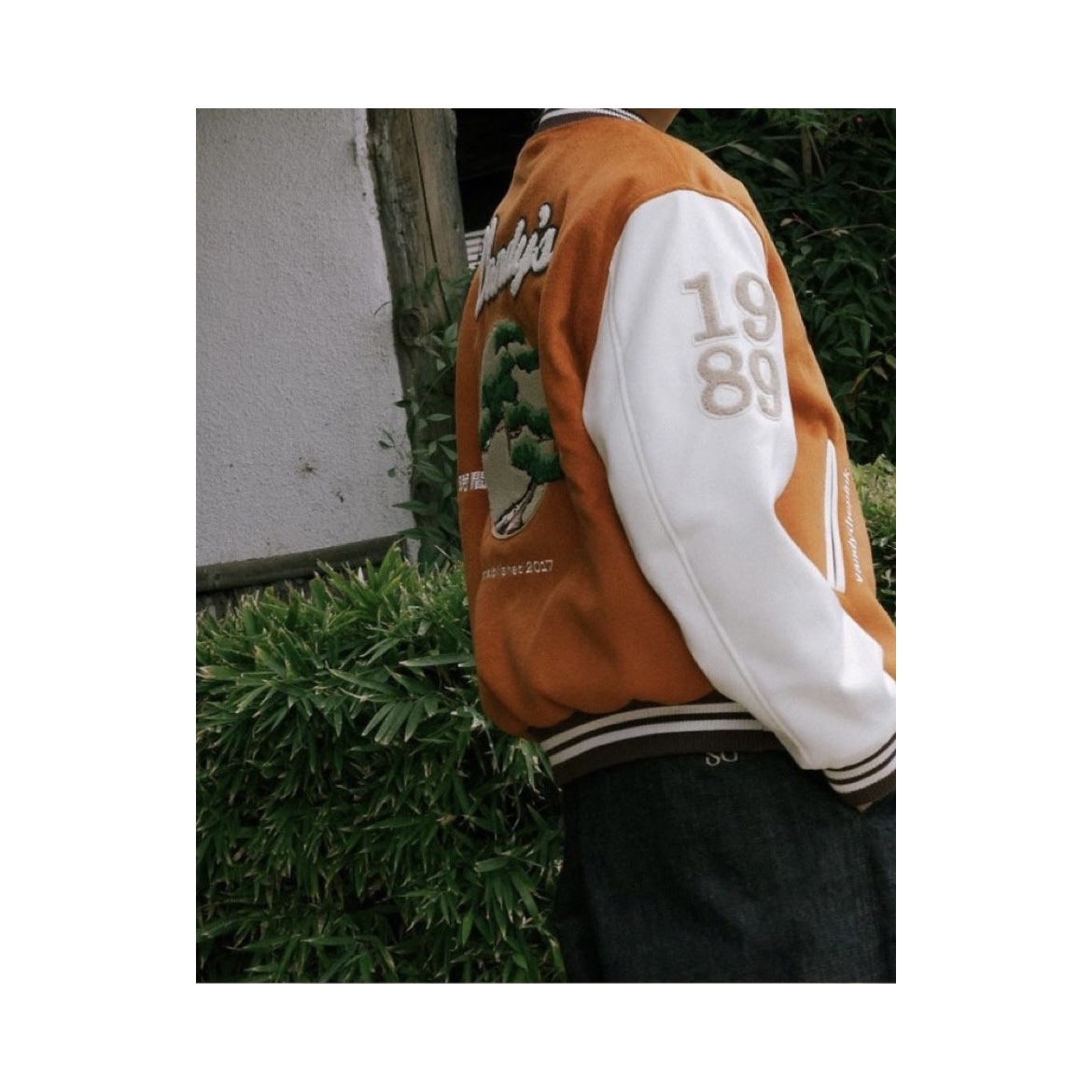Vandy The Pink Bonsai Varsity Jacket 착용 스타일 - 4
