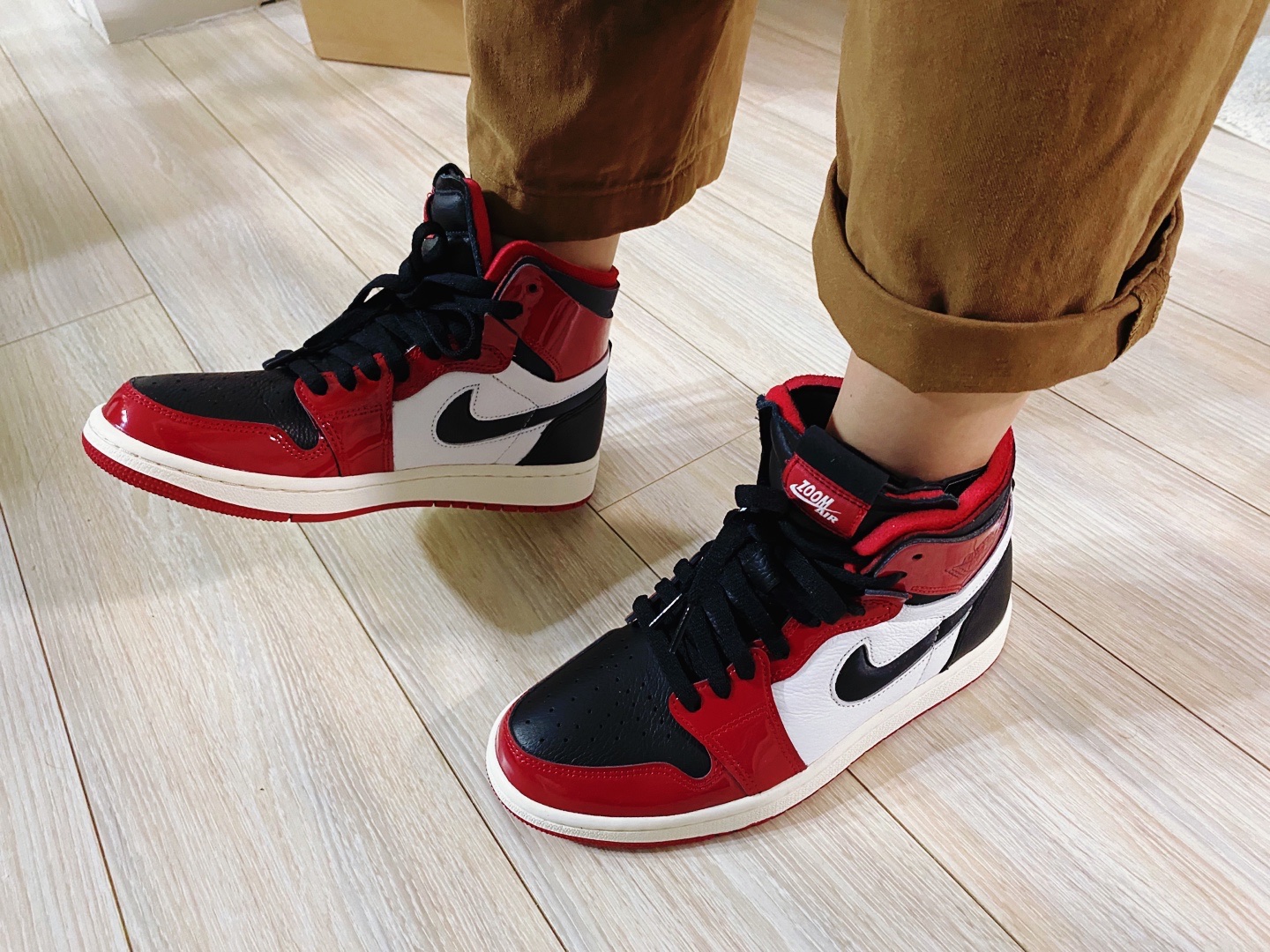 (W) Jordan 1 Zoom Air CMFT Gym Red Black 착용 스타일 - 2