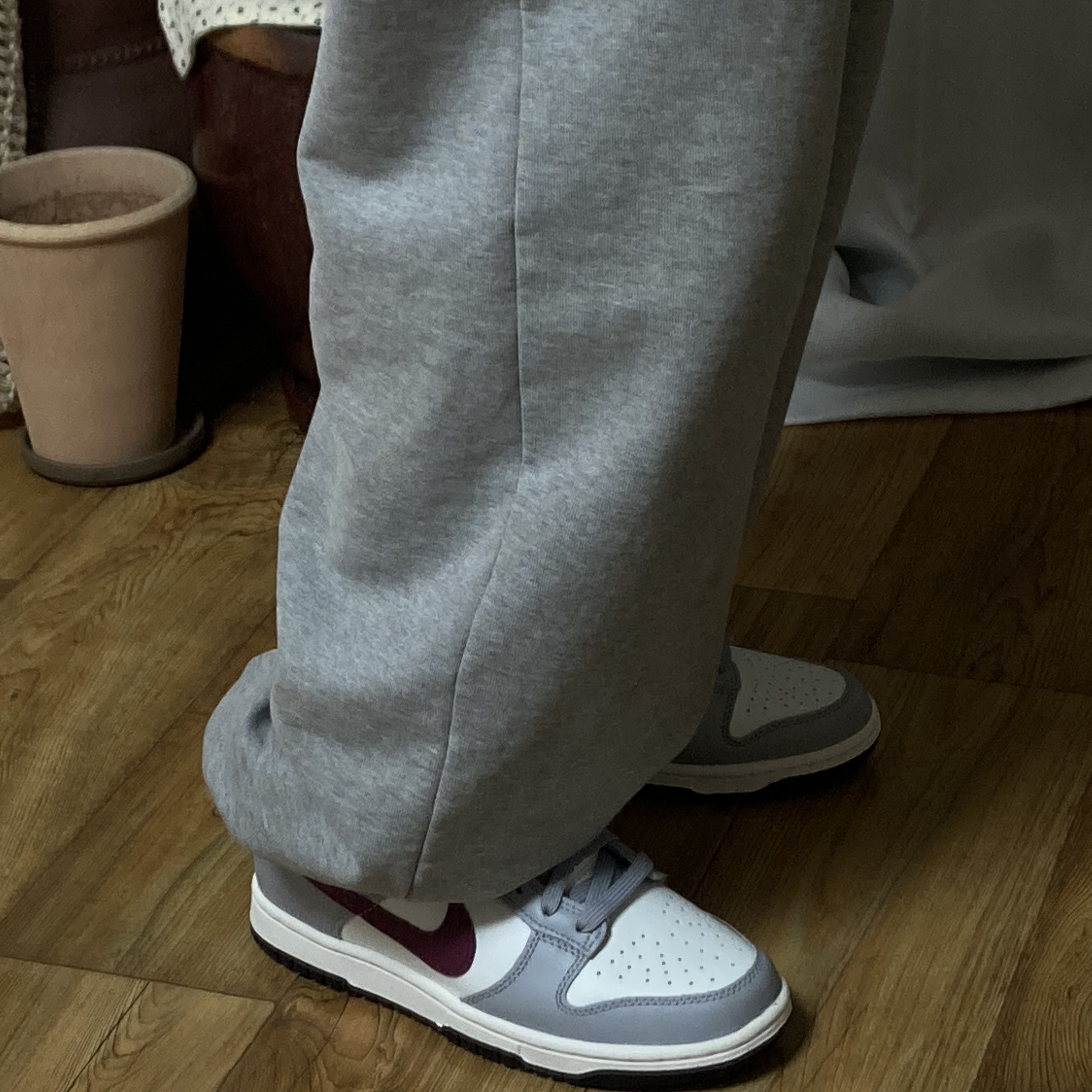 (W) Nike Dunk Low Wolf Grey Rosewood 착용 스타일 - 2