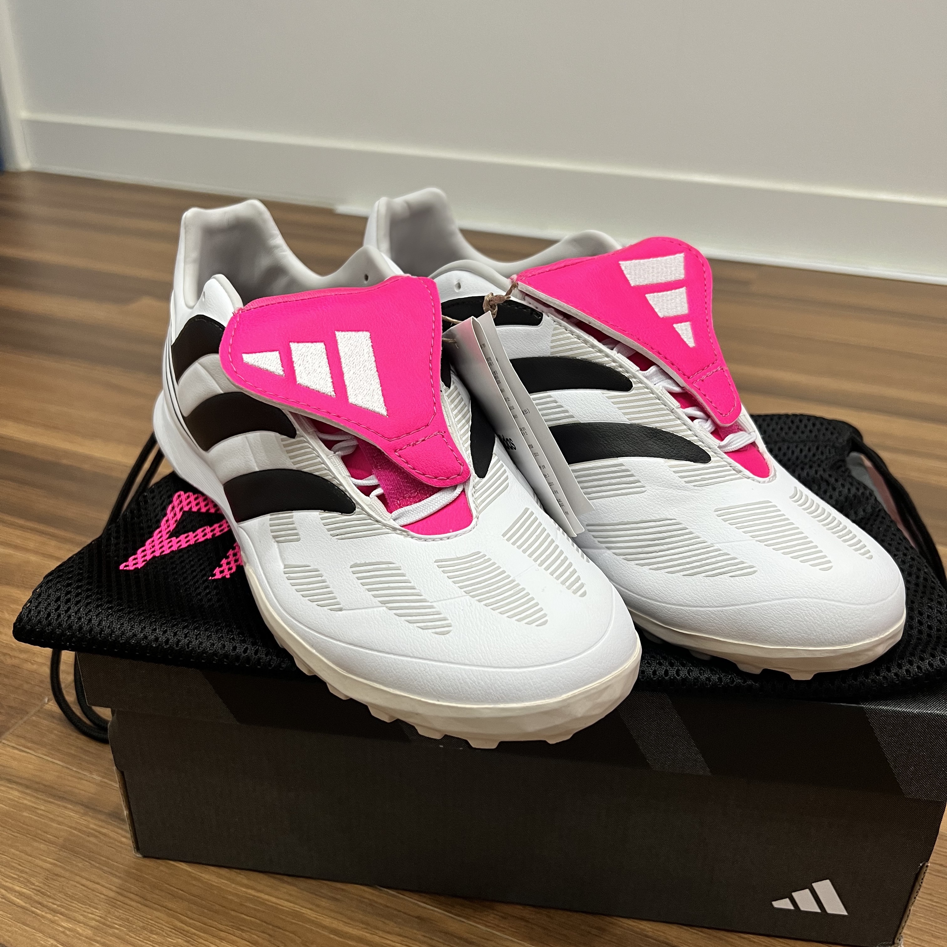 Adidas Predator Precision.3 TF Cloud White Team Shock Pink 착용 스타일 - 1