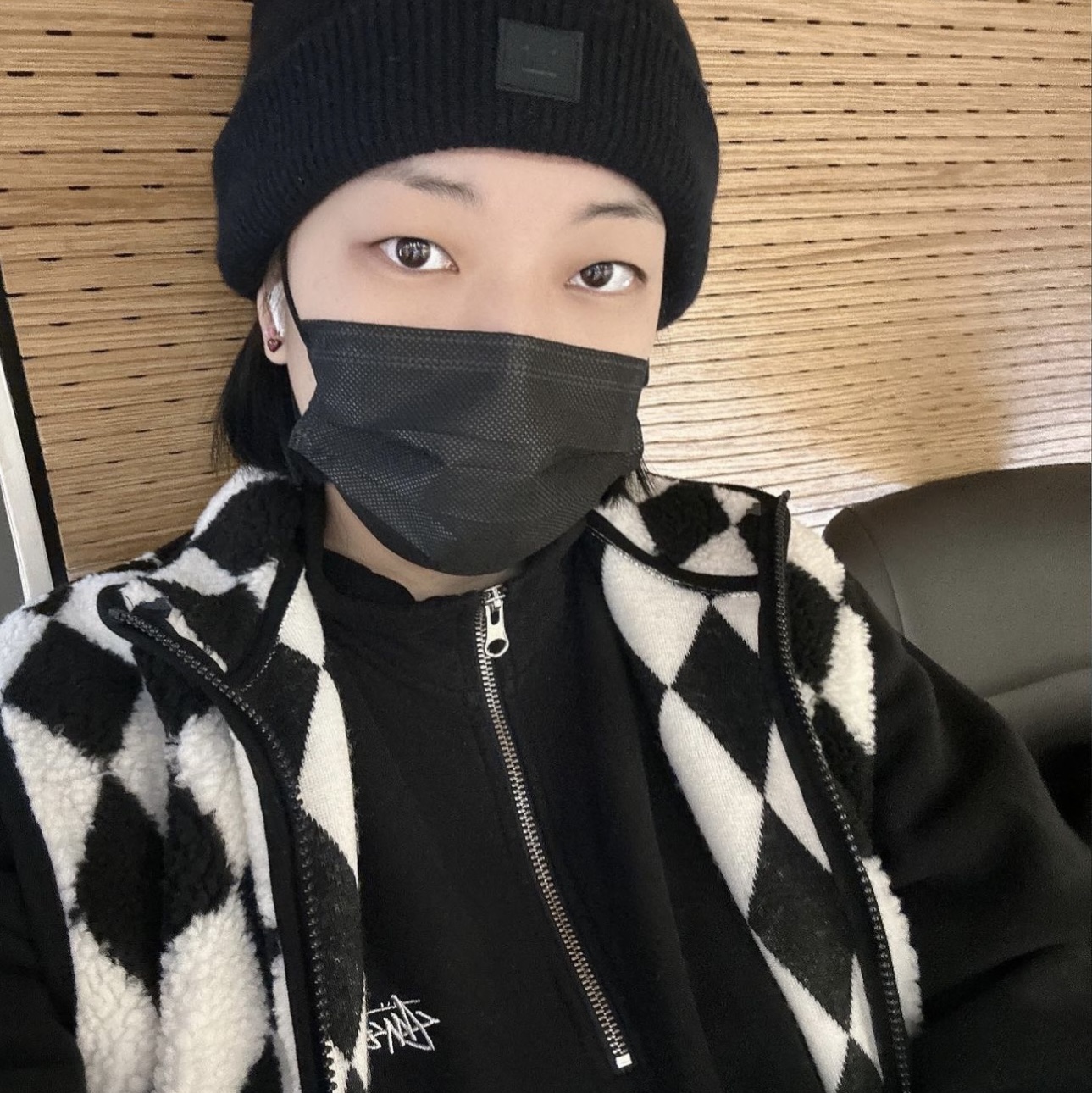 Acne Studios Large Face Logo Beanie Black 착용 스타일