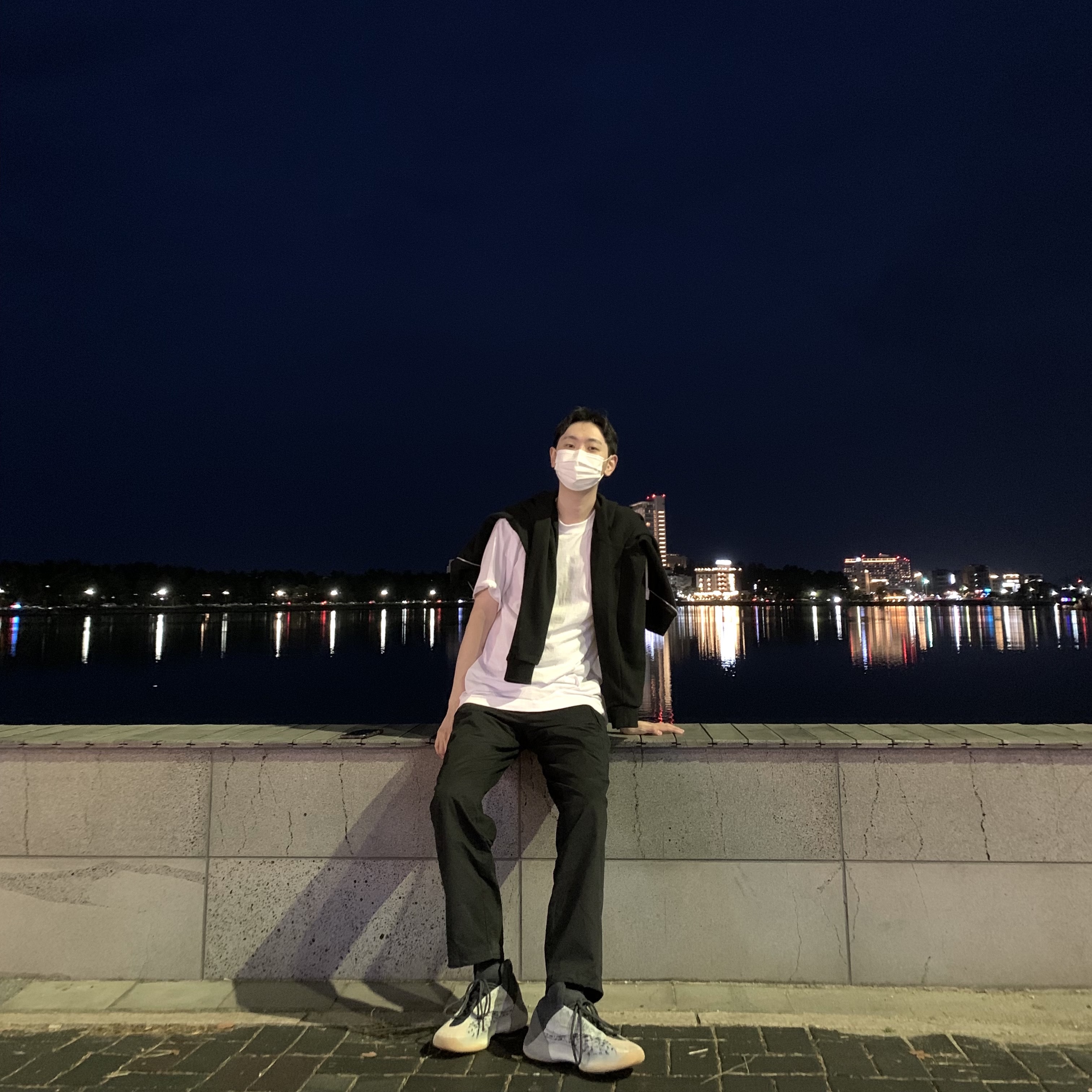 Adidas Yeezy QNTM Sea Teal 착용 스타일