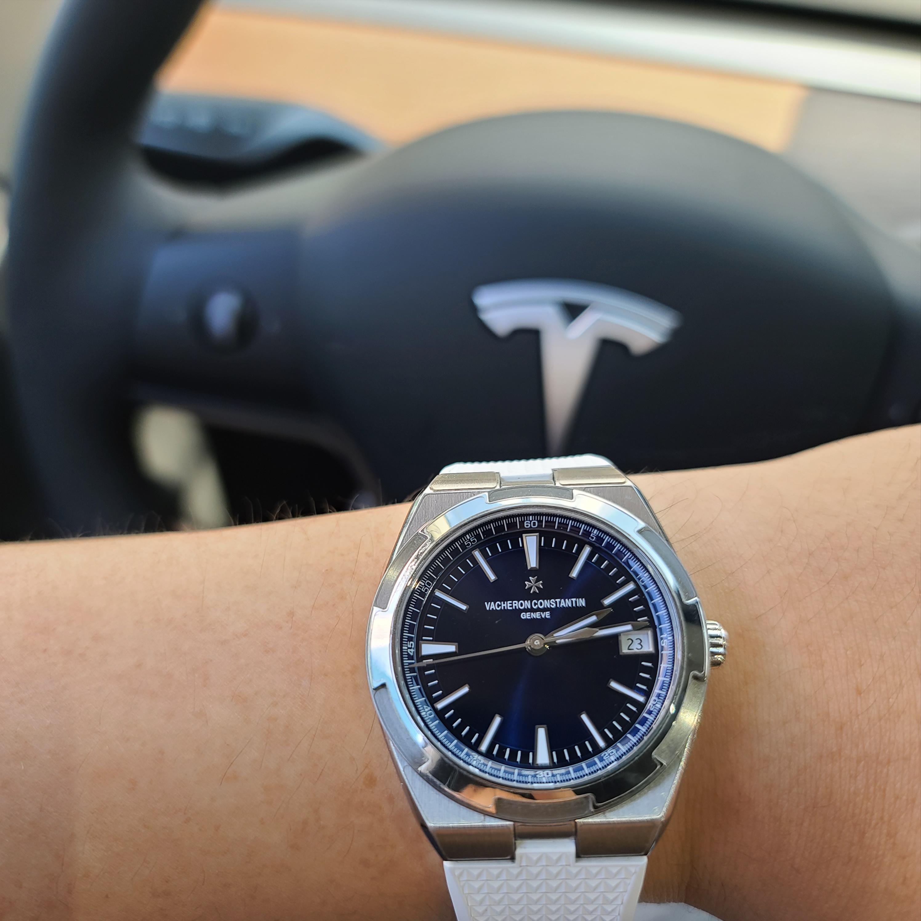 Vacheron Constantin Overseas 41mm Caliber 5100 Steel Blue 착용 스타일