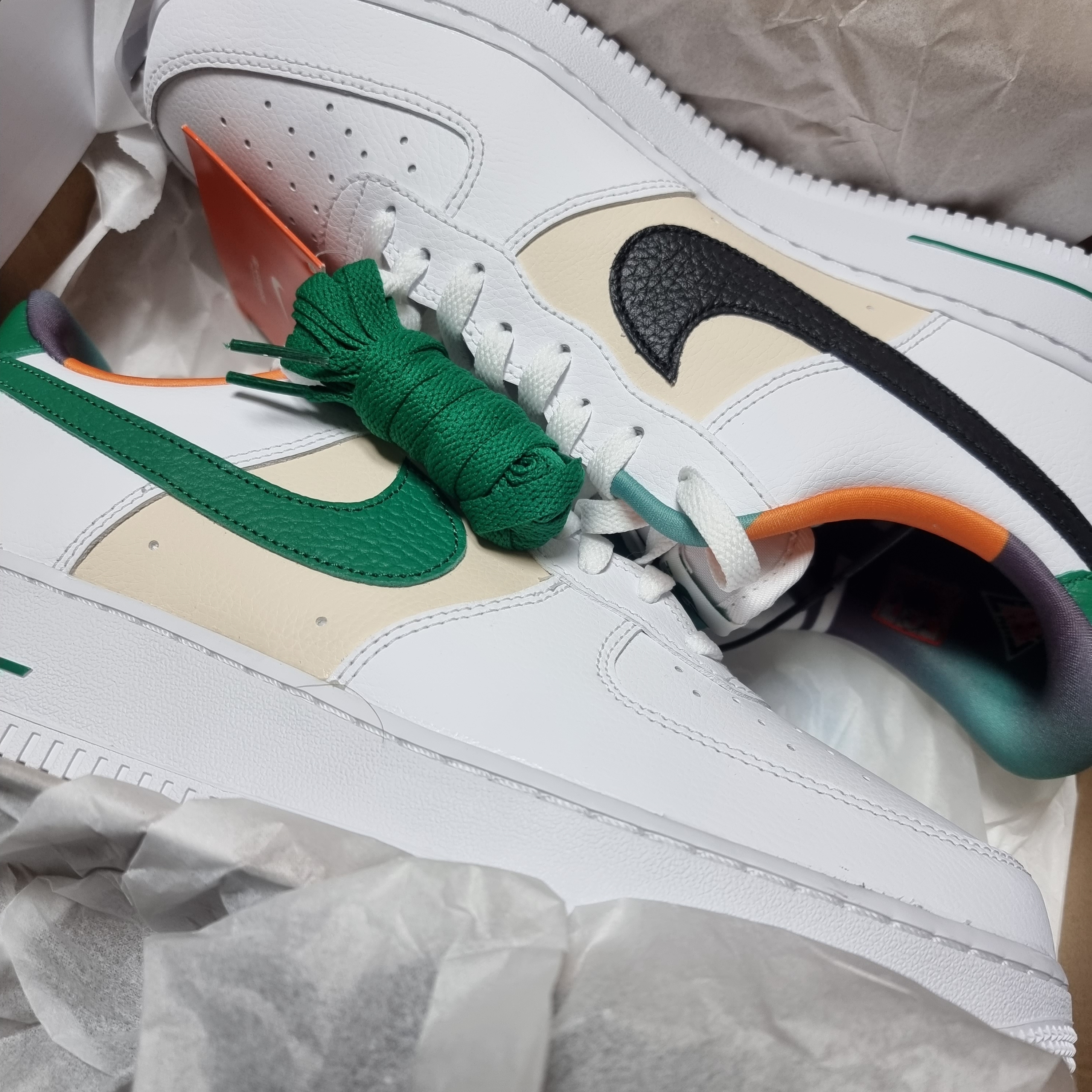 Nike Air Force 1 '07 LV8 EMB White Malachite 착용 스타일 - 1