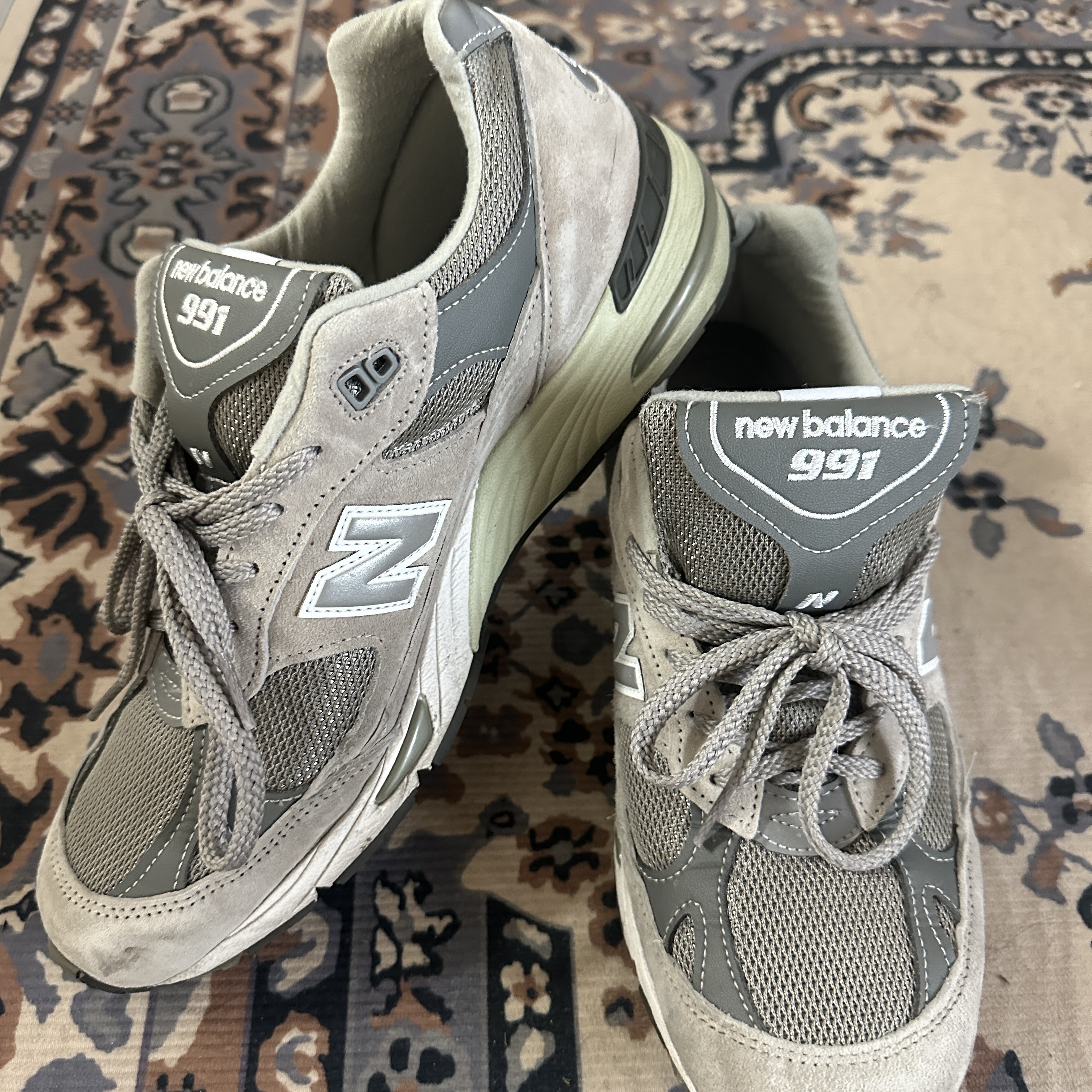 (W) New Balance 991 Made in UK Grey 착용 스타일 - 2