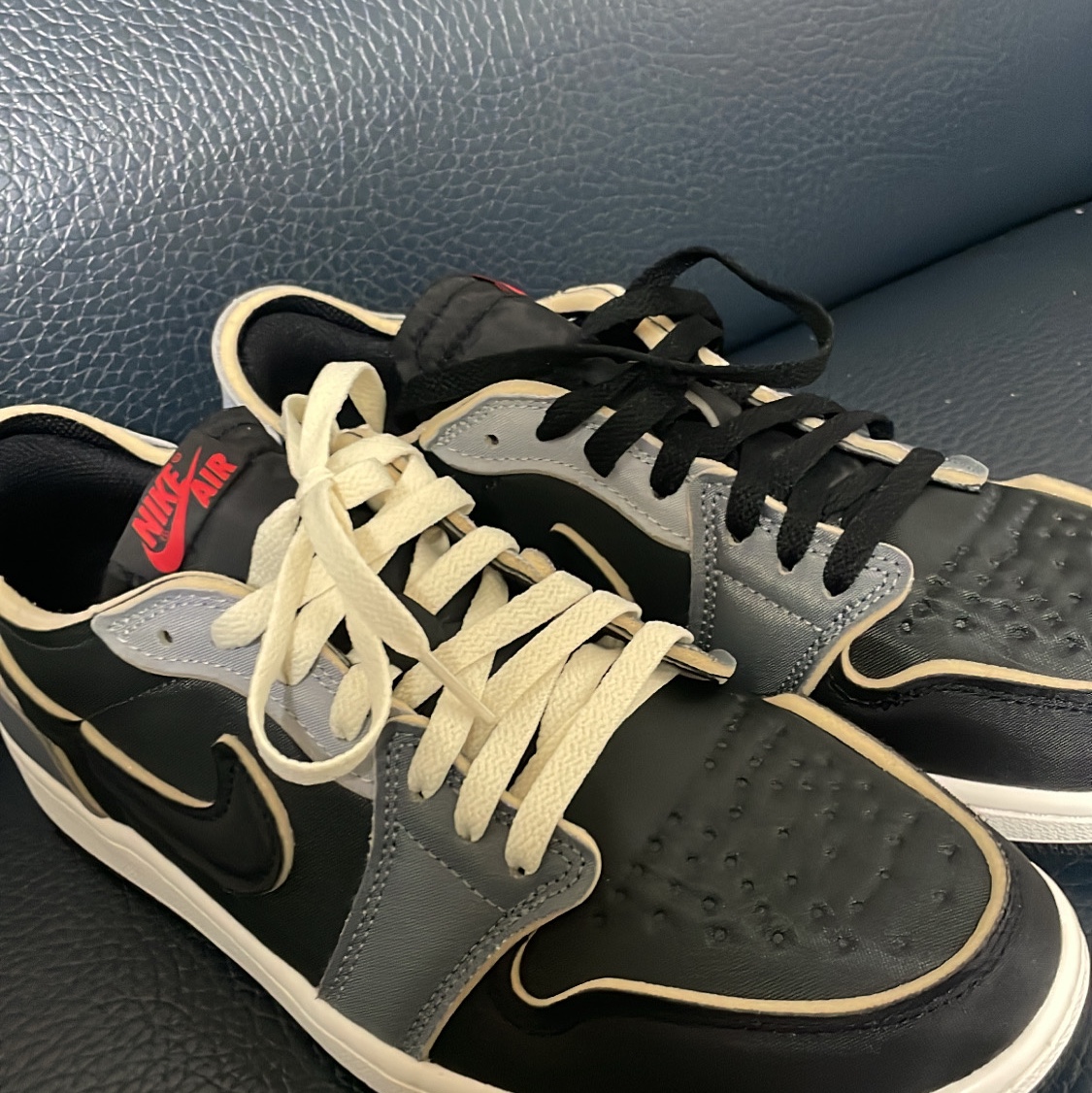 Jordan 1 Retro Low OG EX Black and Smoke Grey 착용 스타일