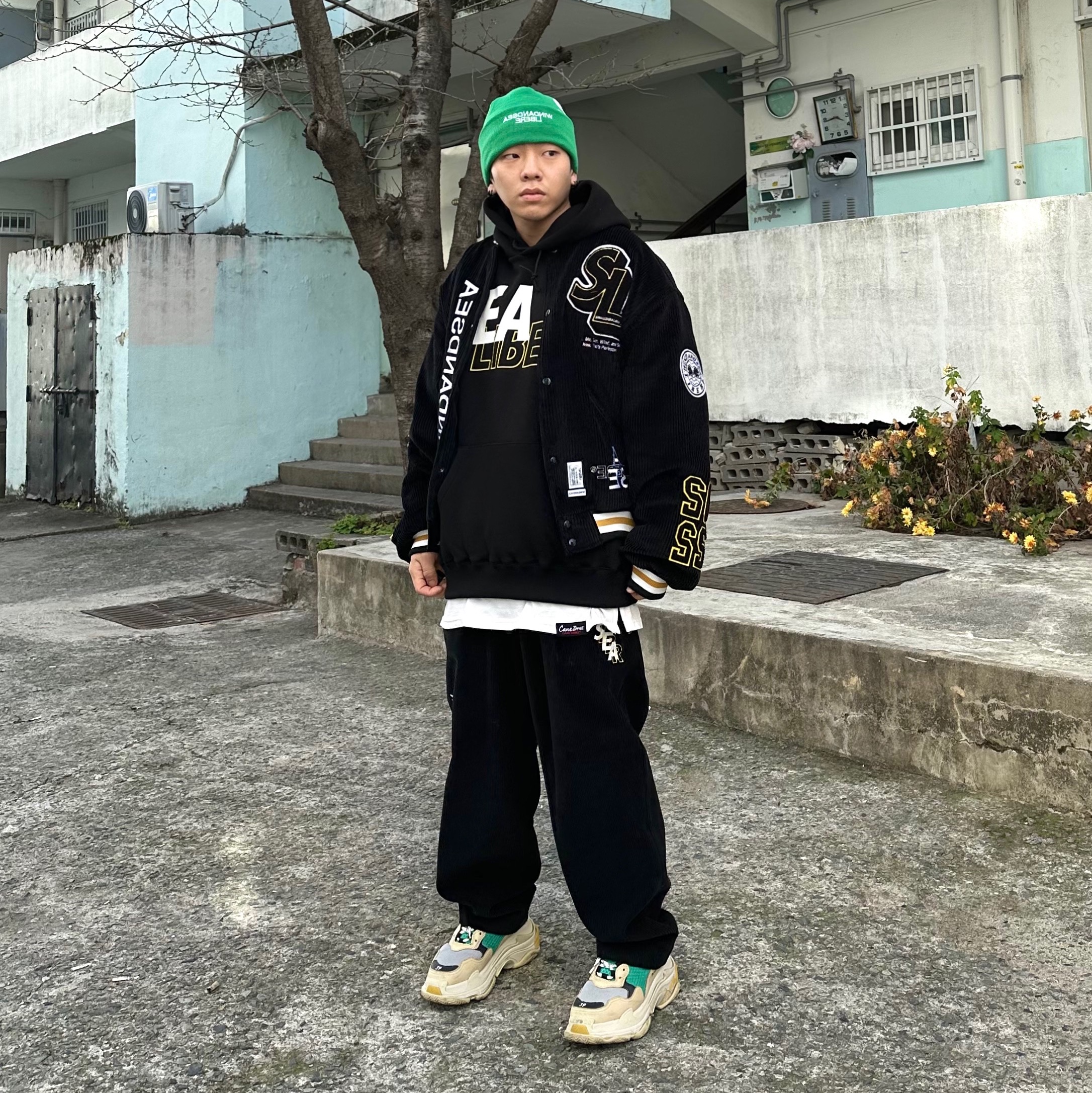 Balenciaga Triple S Yellow Green 착용 스타일 - 1