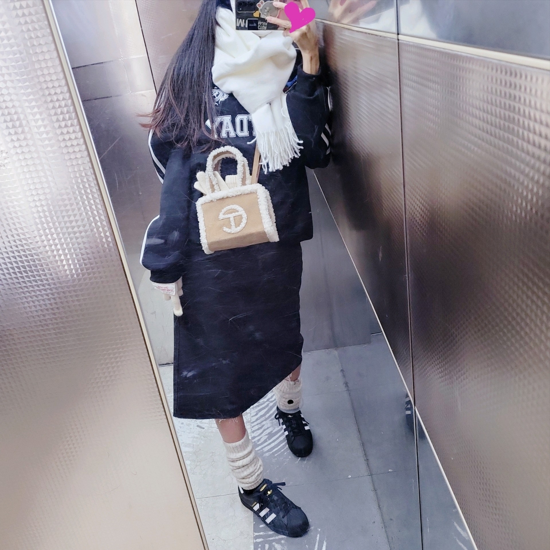 Adidas Superstar Core Black White 착용 스타일
