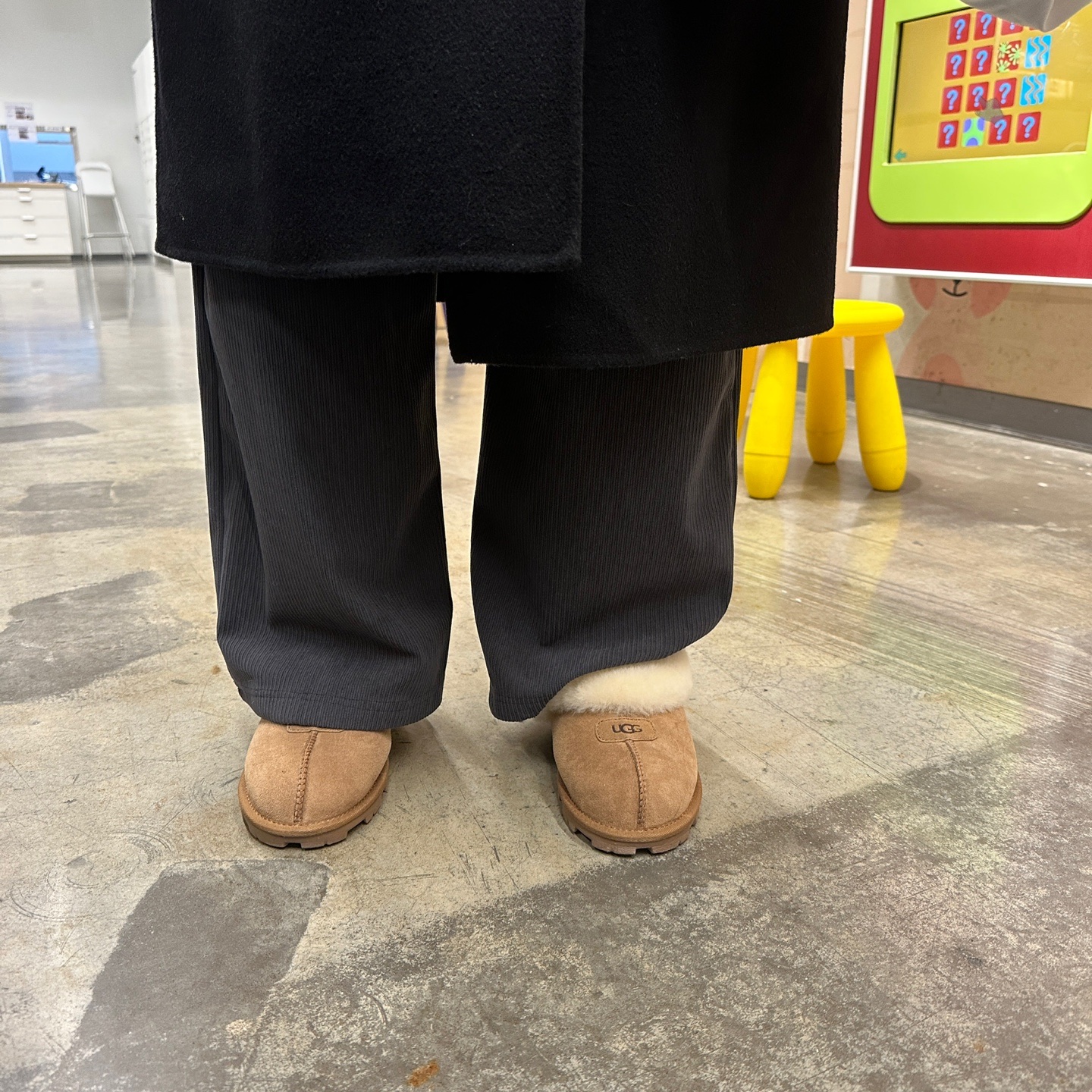 (W) UGG Coquette Slipper Chestnut 착용 스타일 - 2