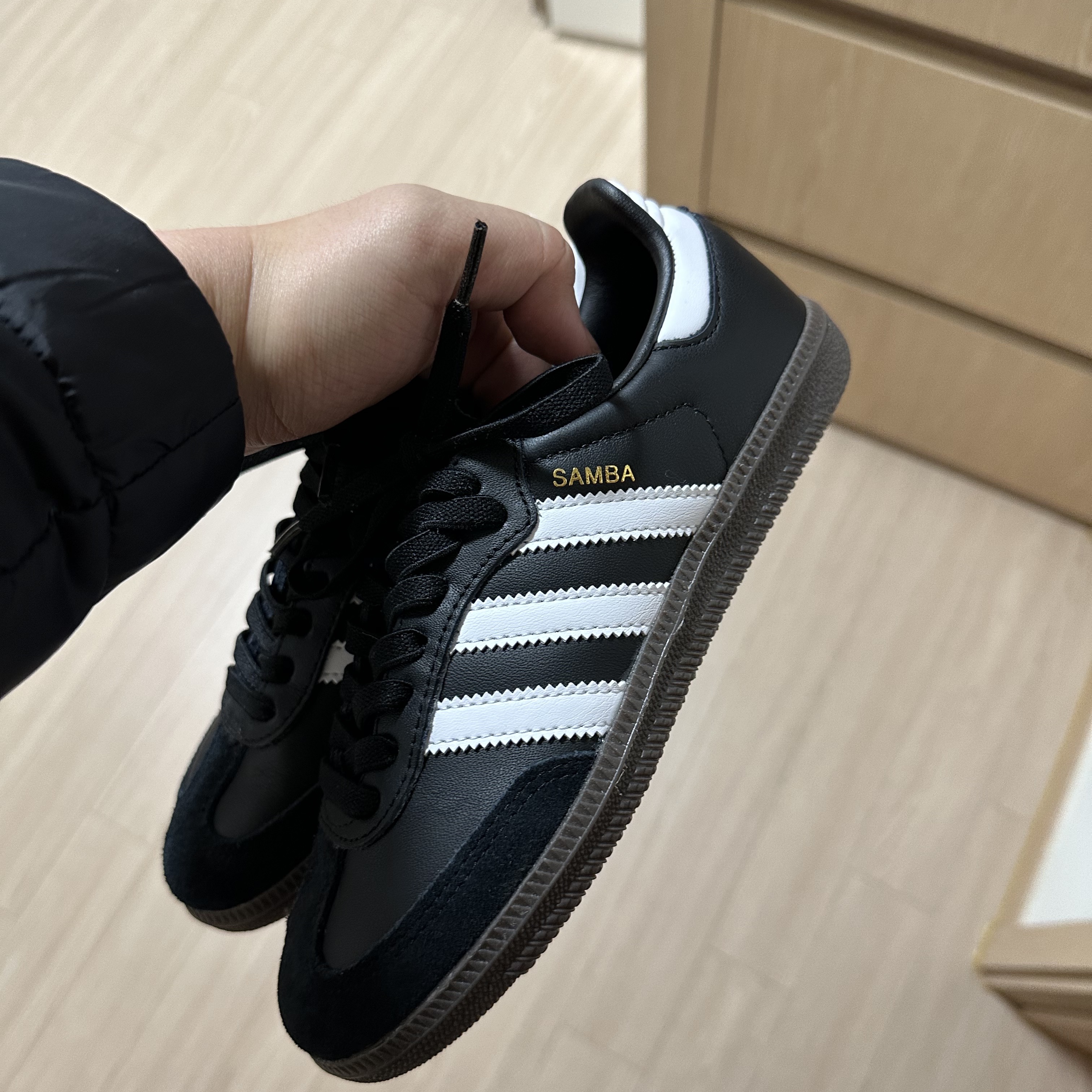 Adidas Samba OG Black White Gum 착용 스타일