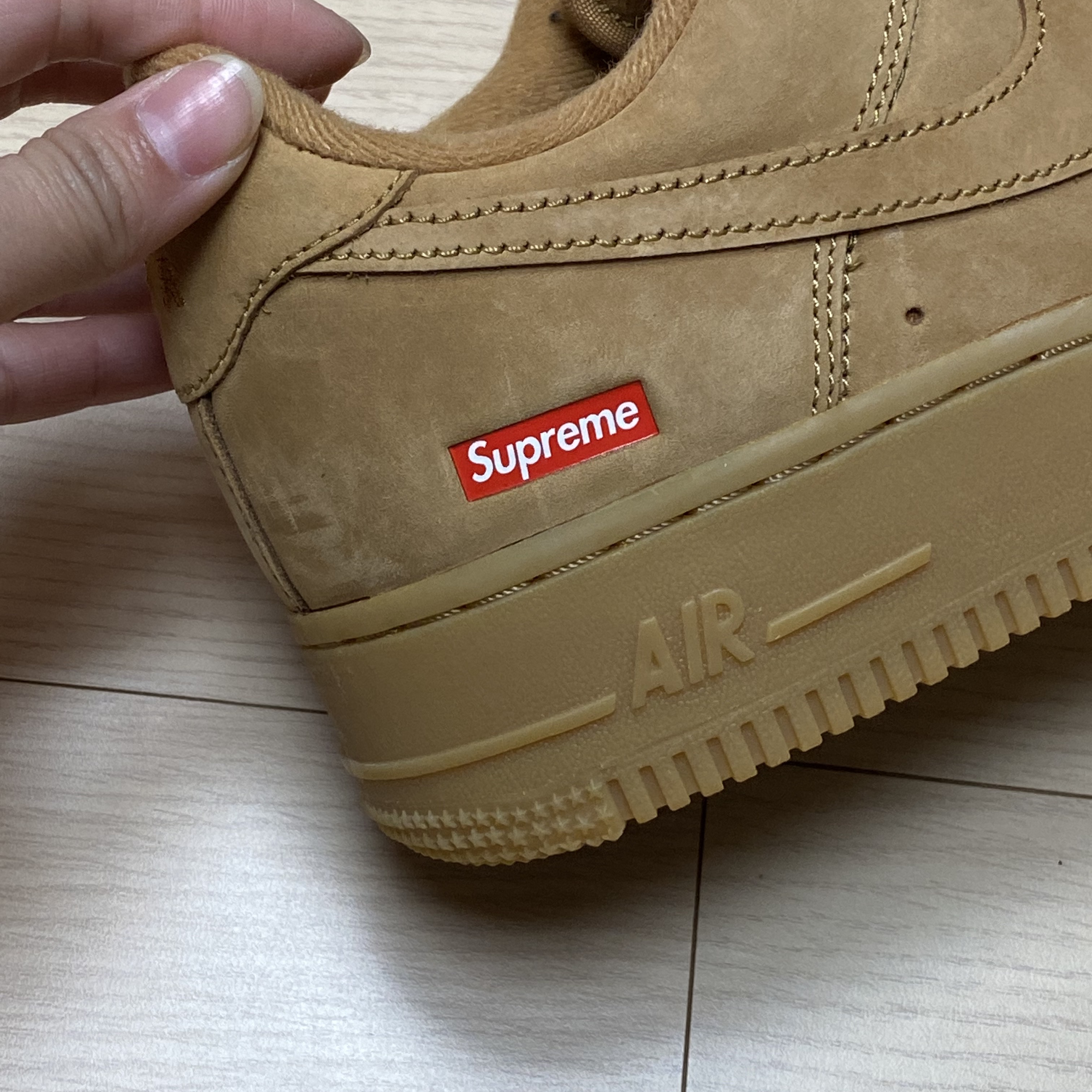 Nike x Supreme Air Force 1 Low Flax 착용 스타일