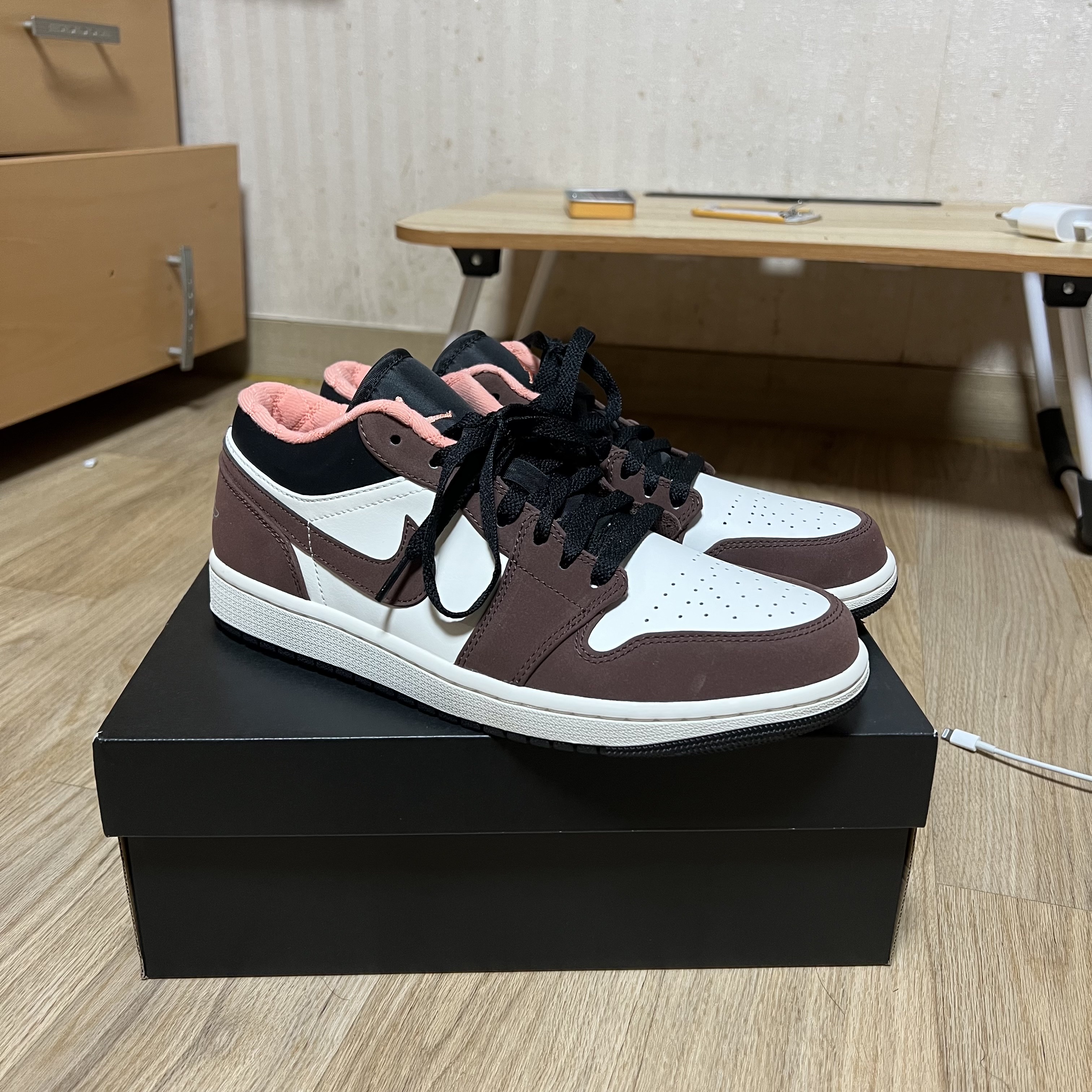 Jordan 1 Low SE Chocolate Bliss 착용 스타일