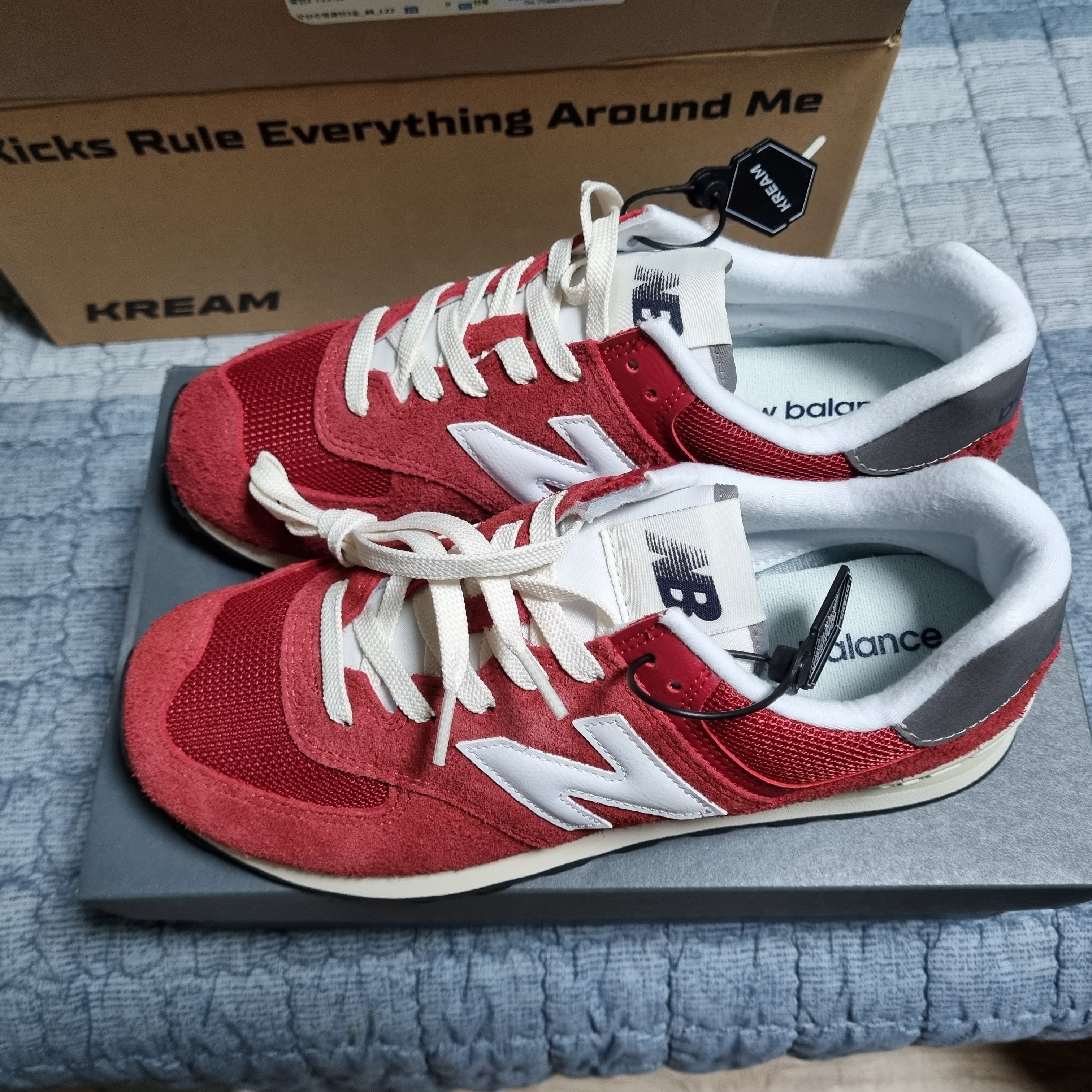 New Balance 574 Heritage Red 착용 스타일 - 3