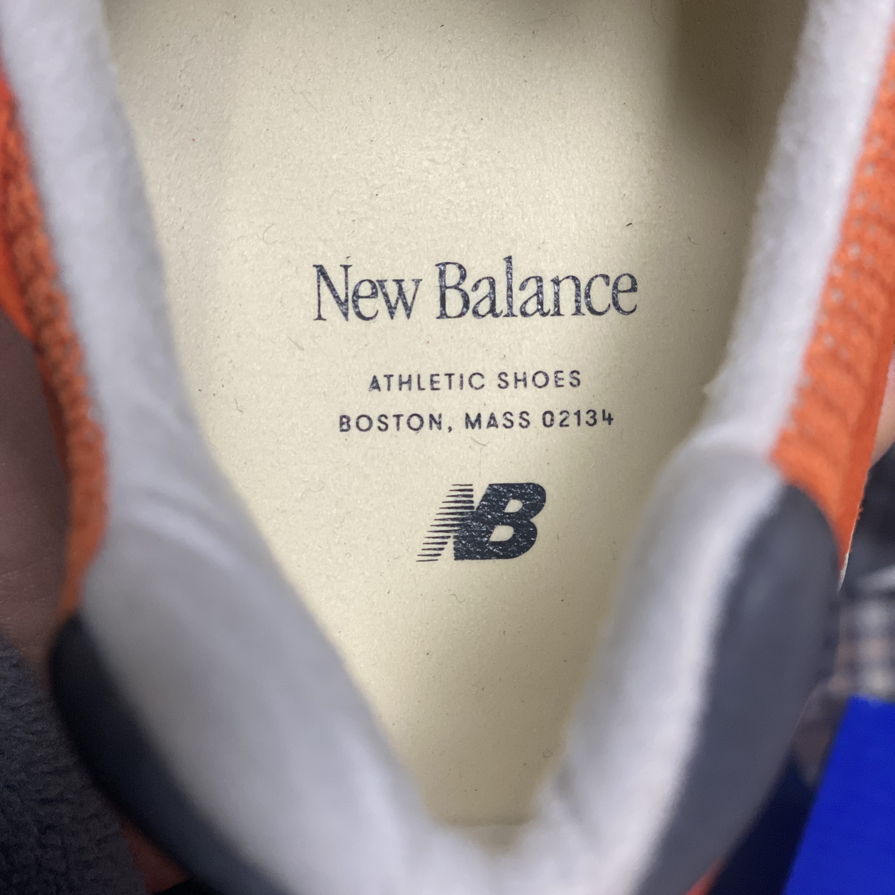 New Balance 990v2 Made in USA Marigold Black 착용 스타일 - 3