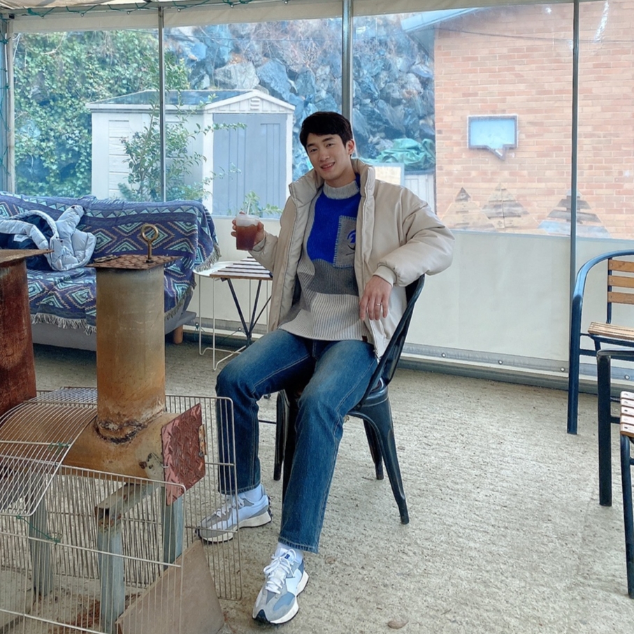 New Balance 327 Grey, Zara x Ader Error Patchwork Oversize Knit Sweater Multicolor 착용 스타일