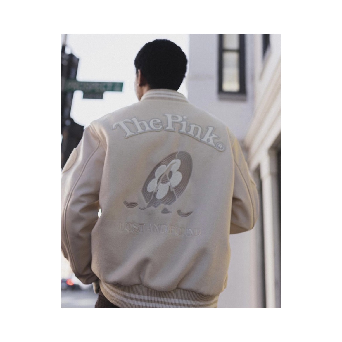 Vandy The Pink Lost and Found Varsity Jacket 착용 스타일 - 3