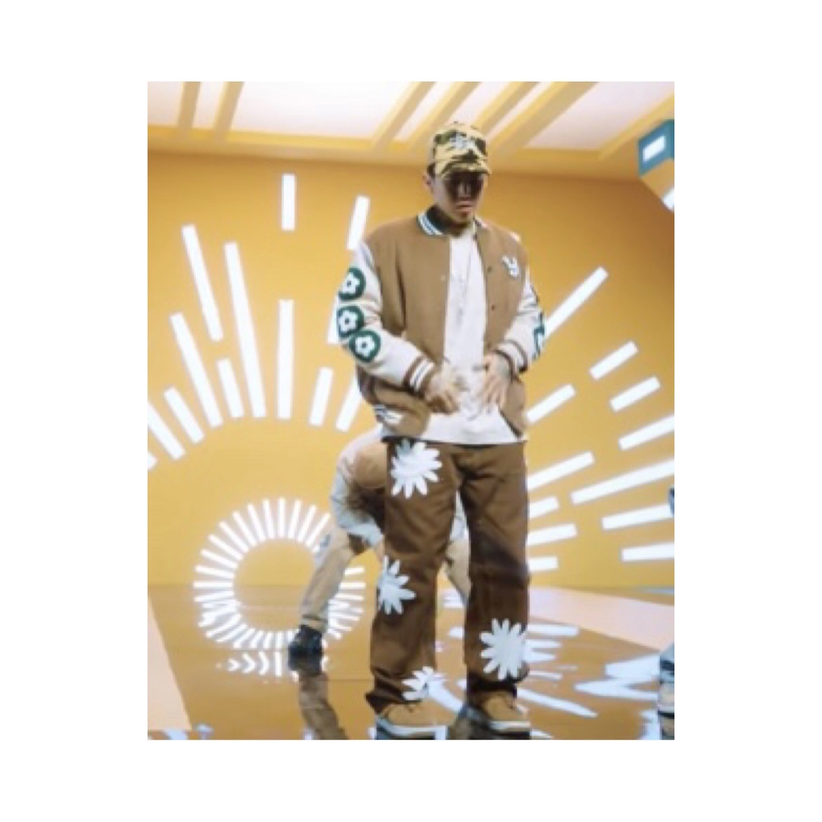 Vandy The Pink Tennis Varsity Jacket 착용 스타일 - 4