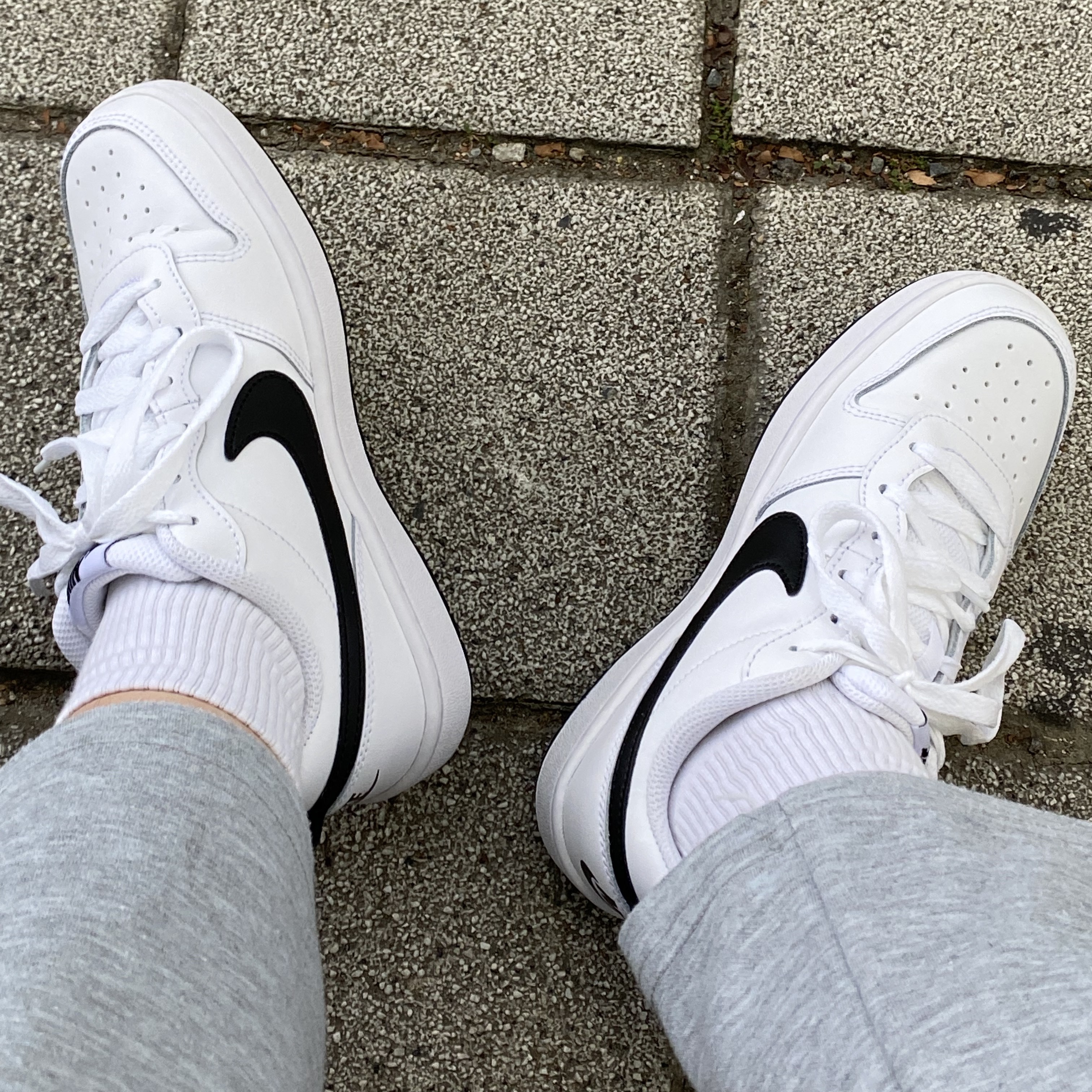 (GS) Nike Court Borough Low 2 White Black 착용 스타일 - 2
