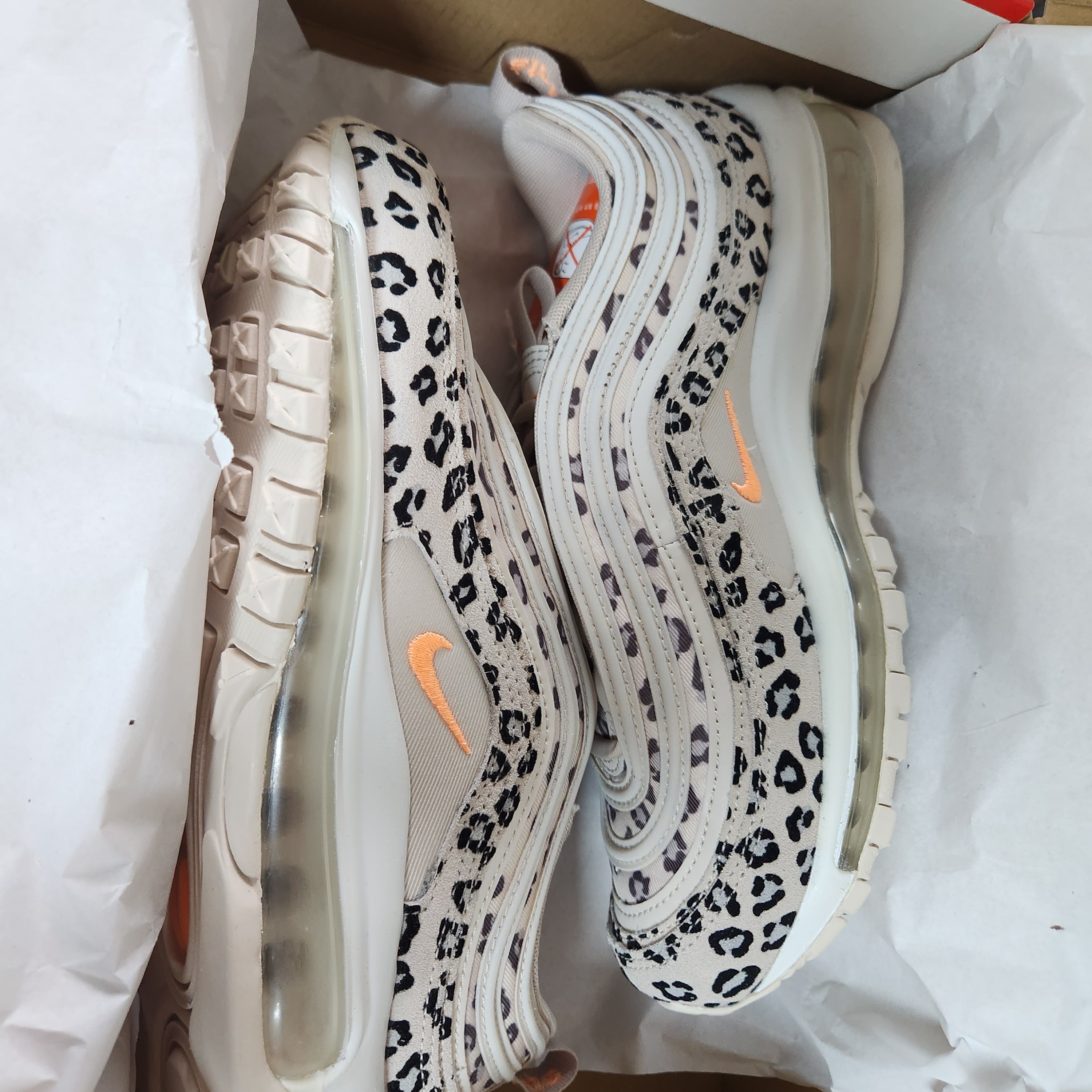 (W) Nike Air Max 97 SE Leopard 착용 스타일 - 1