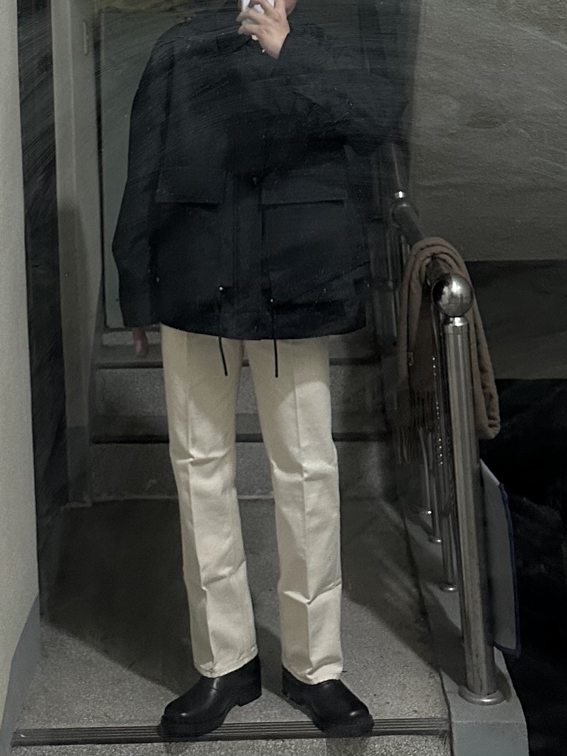 Our Legacy Camion Boot Black, Andersen Andersen Scarf Natural Taupe 착용 스타일 - 3