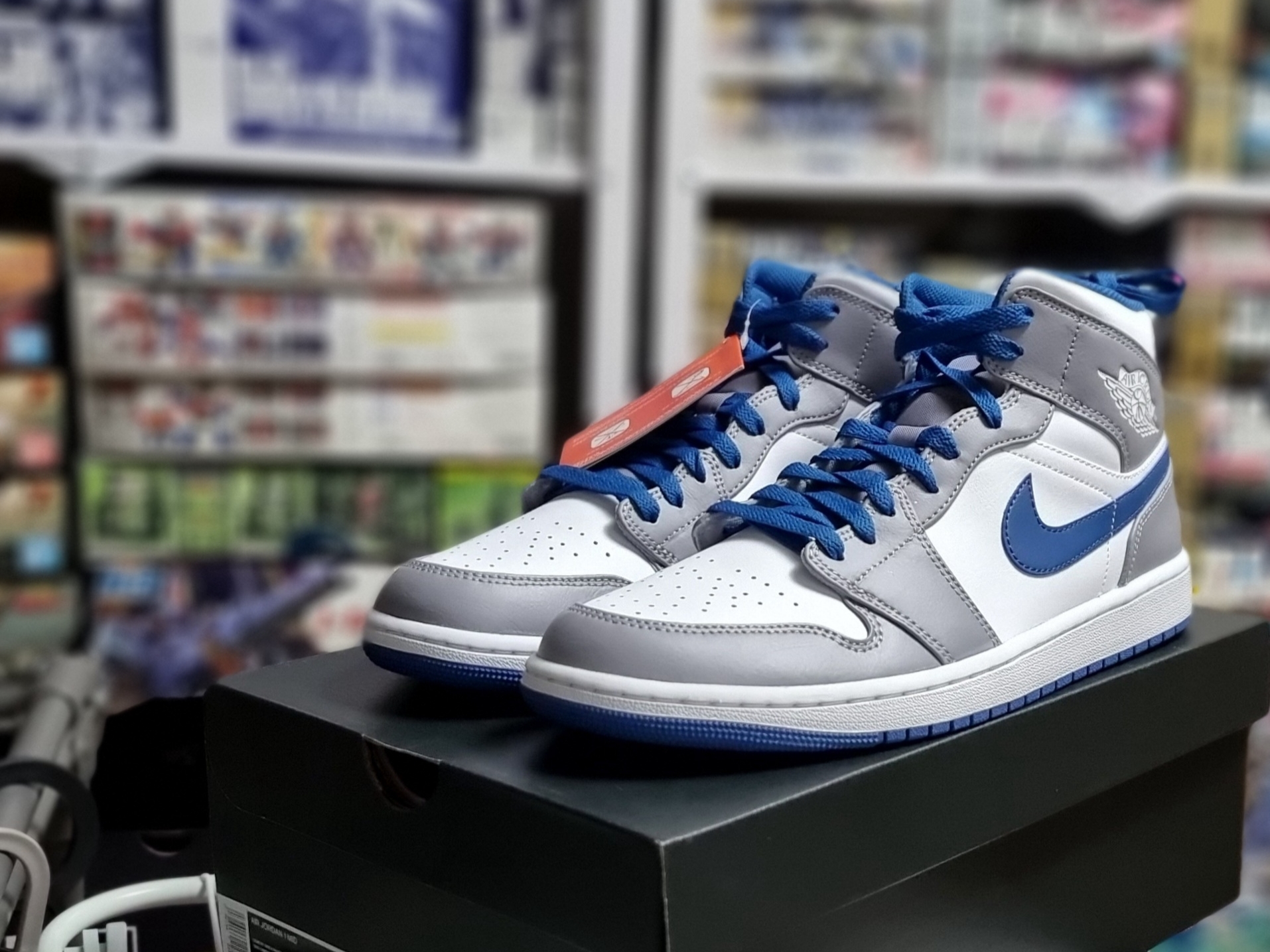 Jordan 1 Mid Cement Grey True Blue 착용 스타일