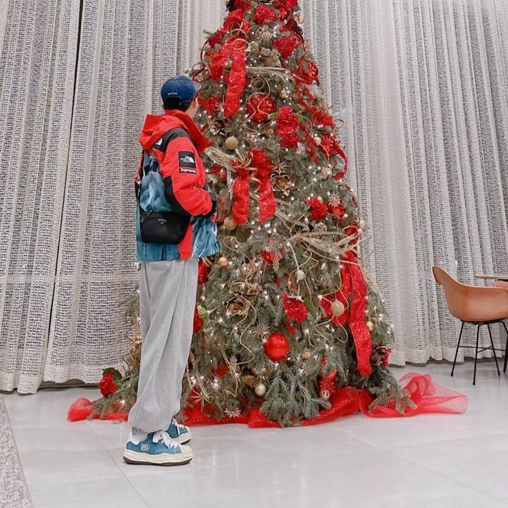 Maison Mihara Yasuhiro Blakey VL OG Sole Canvas Low-top Sneakers Blue, Supreme x The North Face Statue of Liberty Mountain Jacket Red - 19FW 착용 스타일