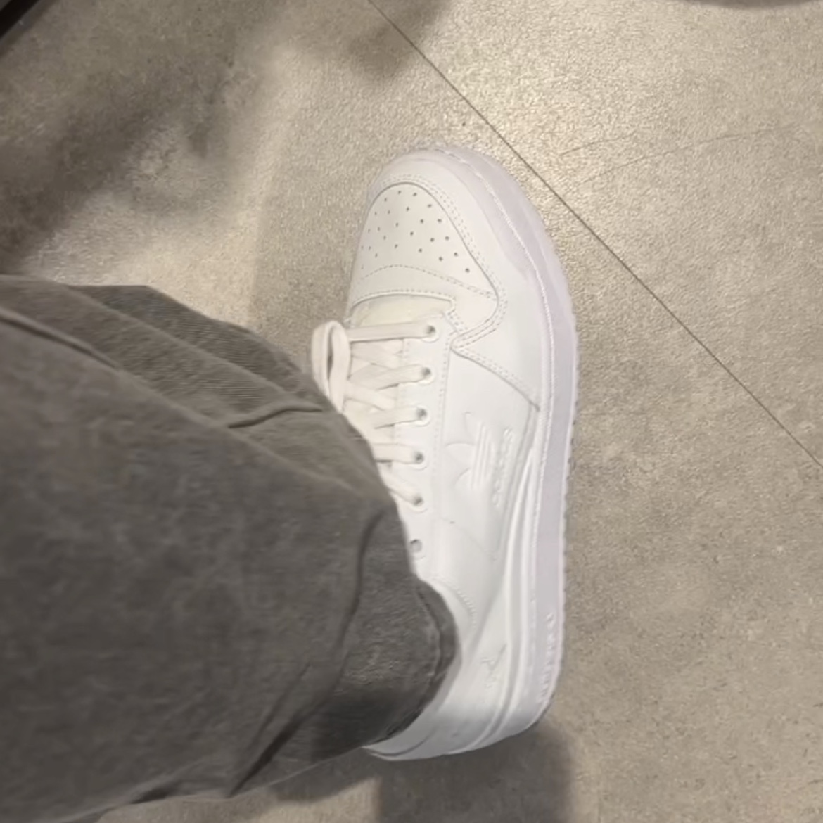 (W) Adidas Forum Bold Cloud White 착용 스타일