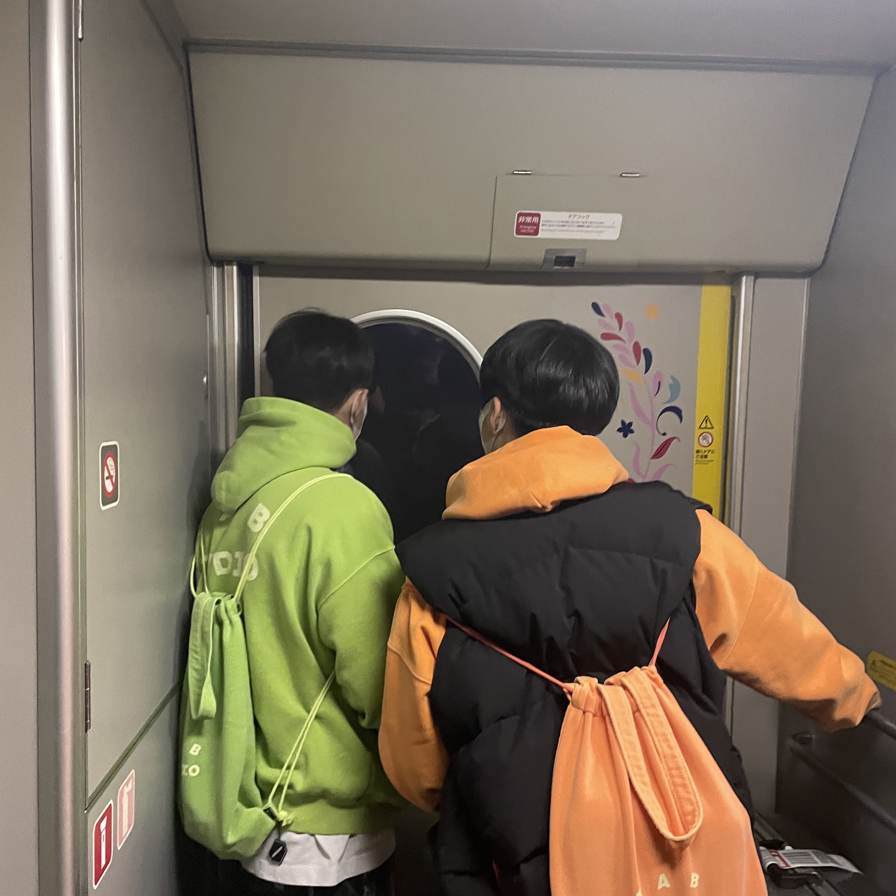 IAB Studio Pigment Hoodie & Sack Apple Green 착용 스타일 - 2