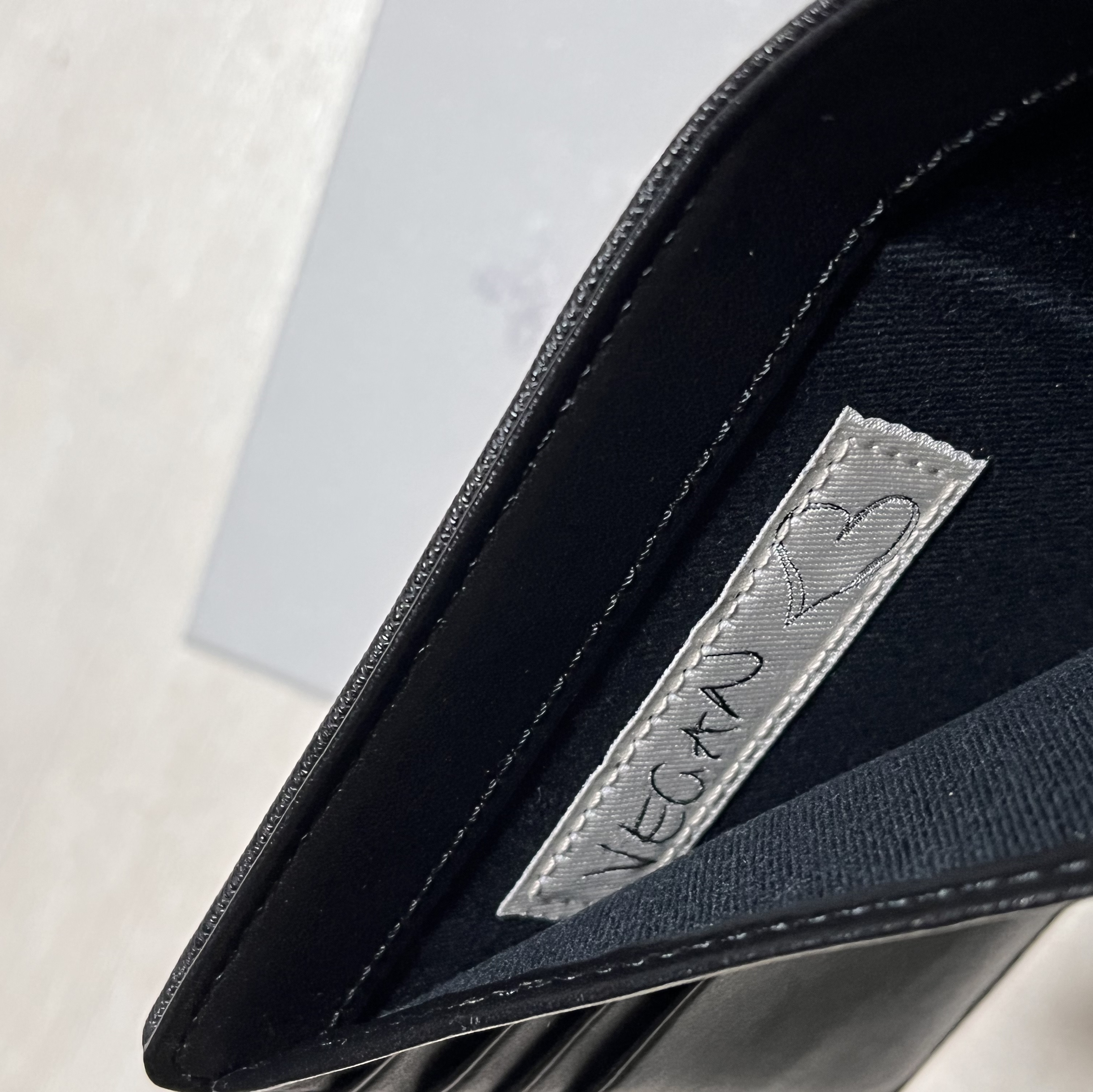 Vivienne Westwood Derby Bill Fold Wallet with Coin Pocket Black 착용 스타일 - 3