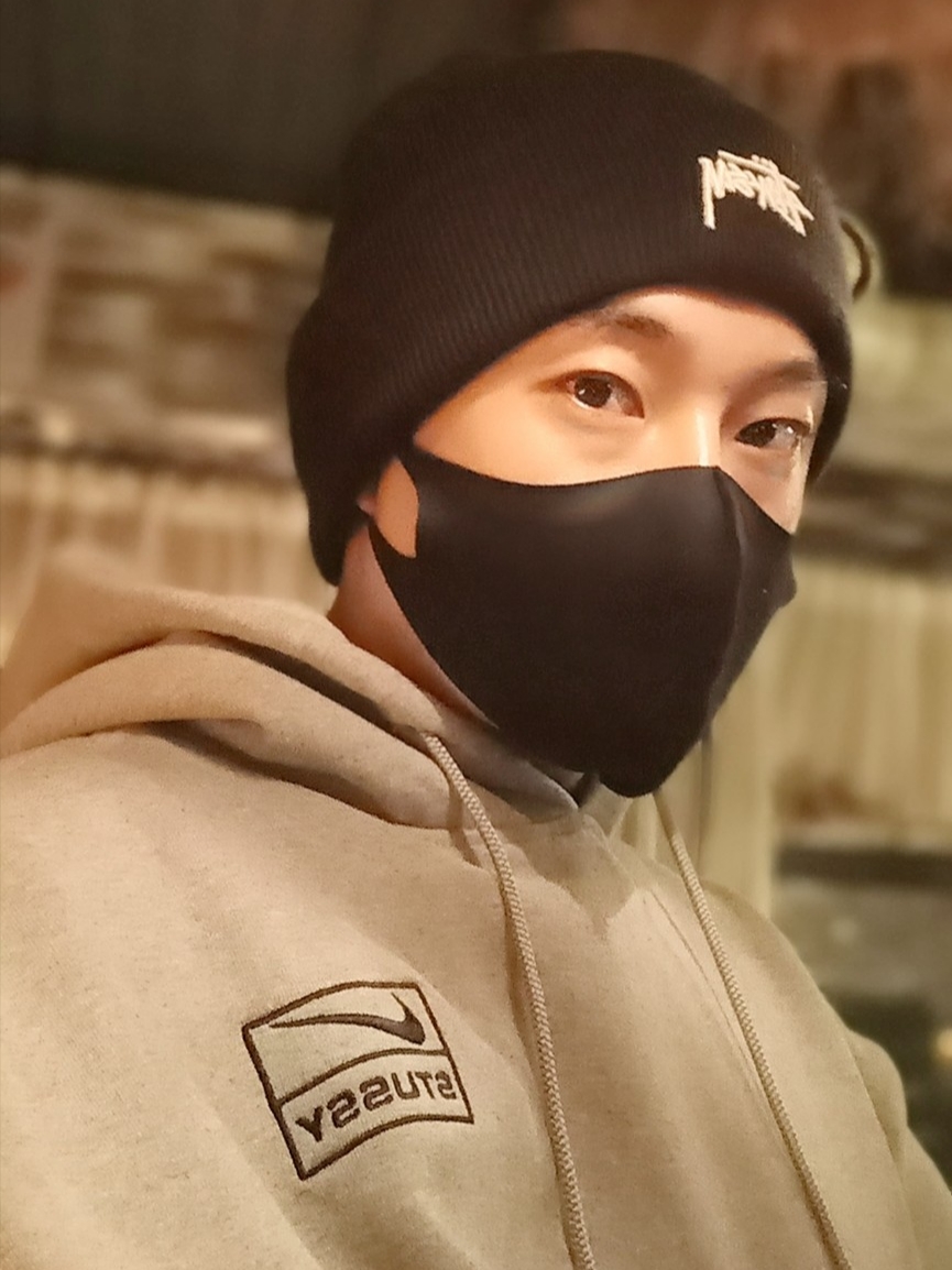 Nike x Stussy NRG RA Pullover Hoodie Dark Grey Heather (DJ9488-063), Nike x Stussy NRG RA Fleece Pants Dark Grey Heather (DJ9490-063) 착용 스타일 - 3
