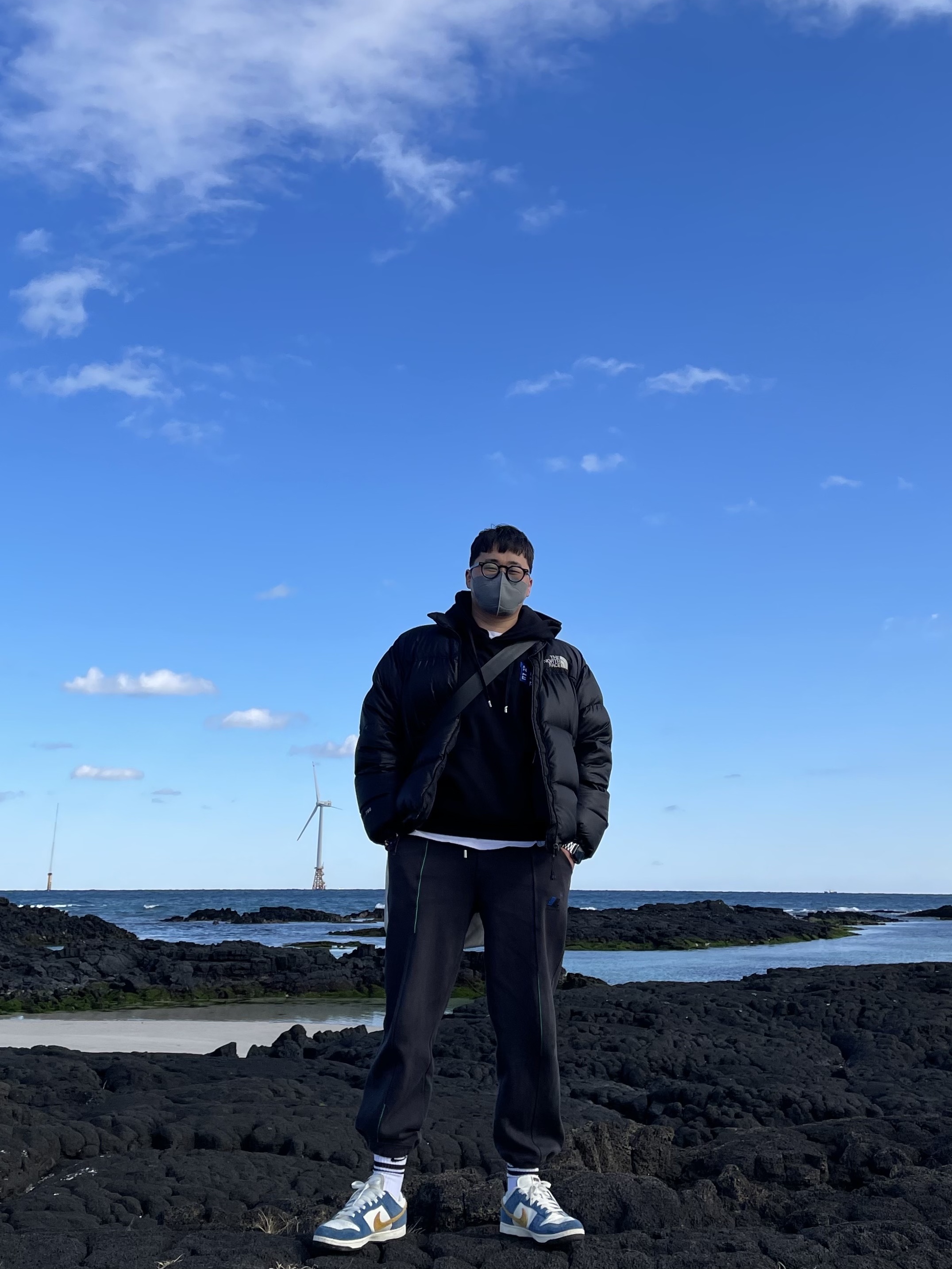 The North Face 1996 Eco Nuptse Jacket Black, Zara x Ader Error Jogger Pants Dark Anthracite Grey 착용 스타일