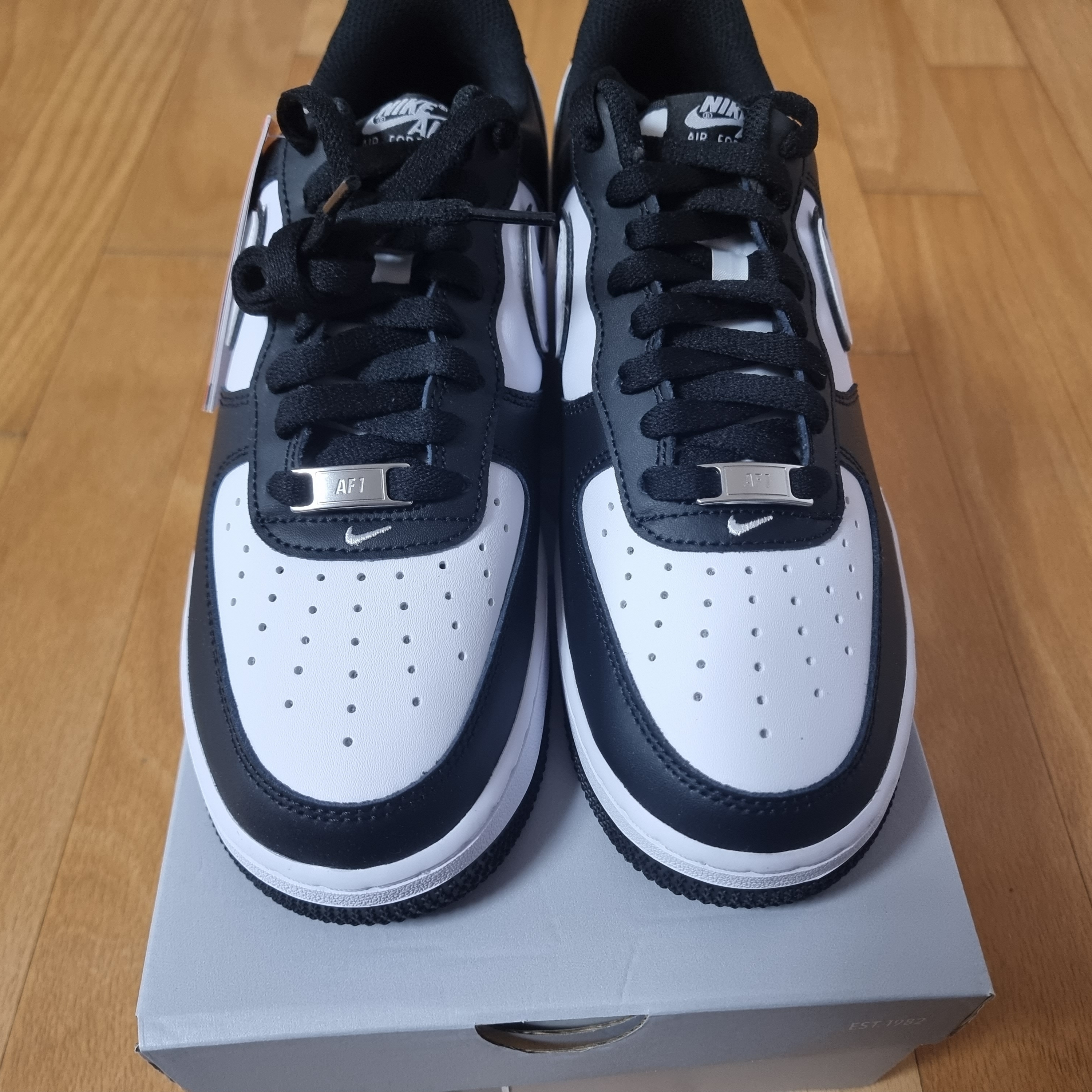 Nike Air Force 1 '07 Black White 착용 스타일 - 3