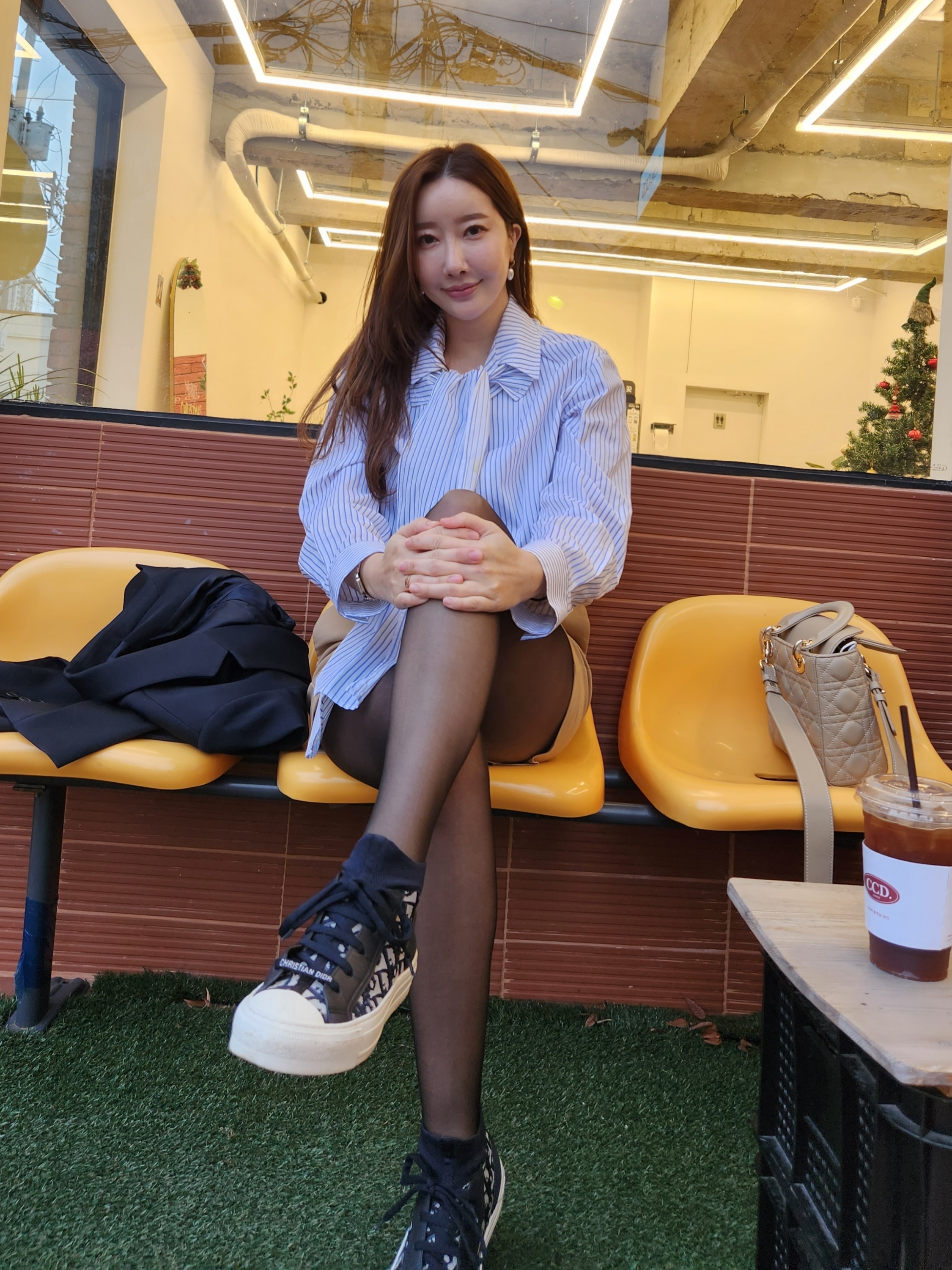(W) Dior Walk'N'Dior Sneakers Technical Mesh Deep blue Dior Oblique 착용 스타일 - 2