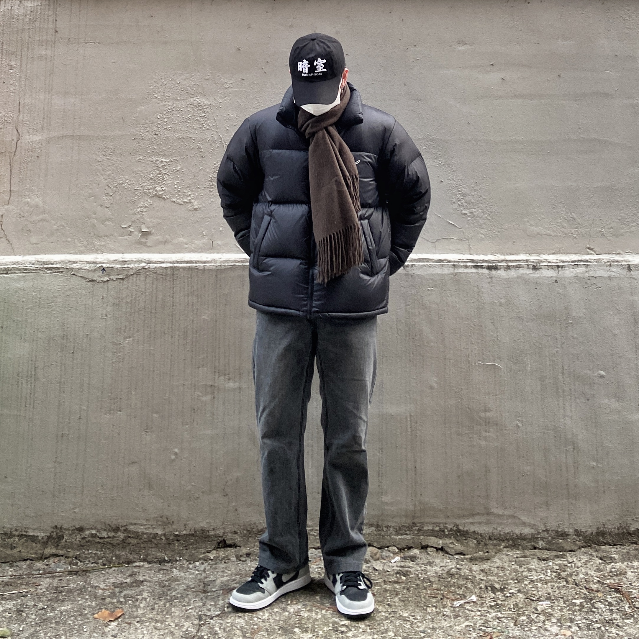 Darkr8m Studio White Logo Cap, Jordan 1 Retro High OG Shadow 2.0 착용 스타일