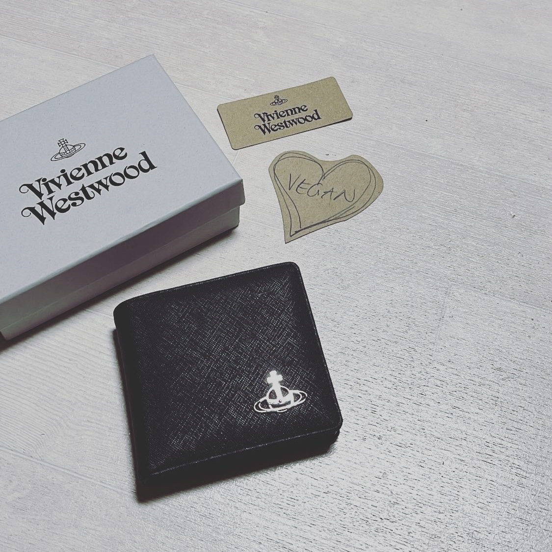 Vivienne Westwood Derby Bill Fold Wallet with Coin Pocket Black 착용 스타일 - 2
