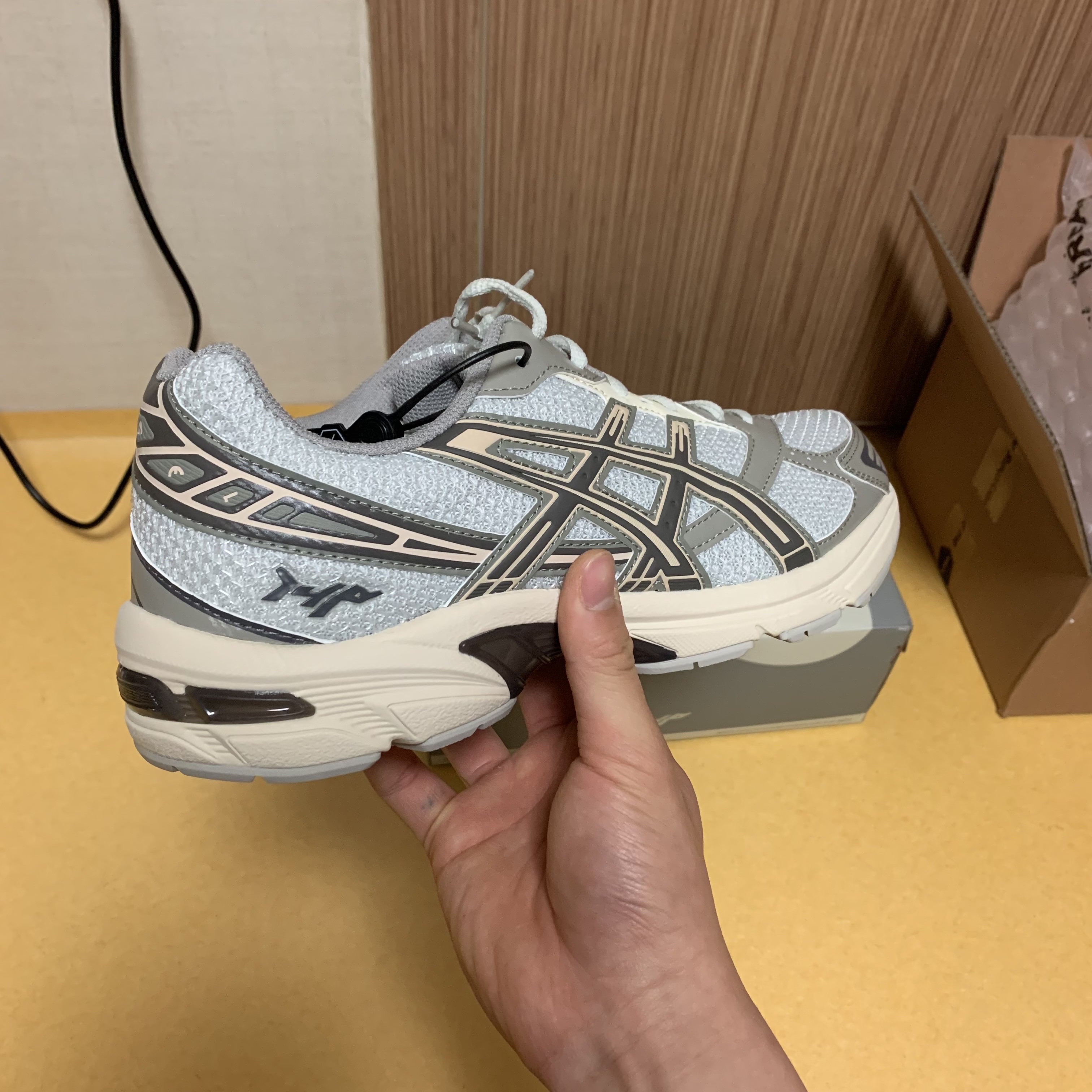 Asics x I4P Gel-1130 Glacier Grey Mink 착용 스타일