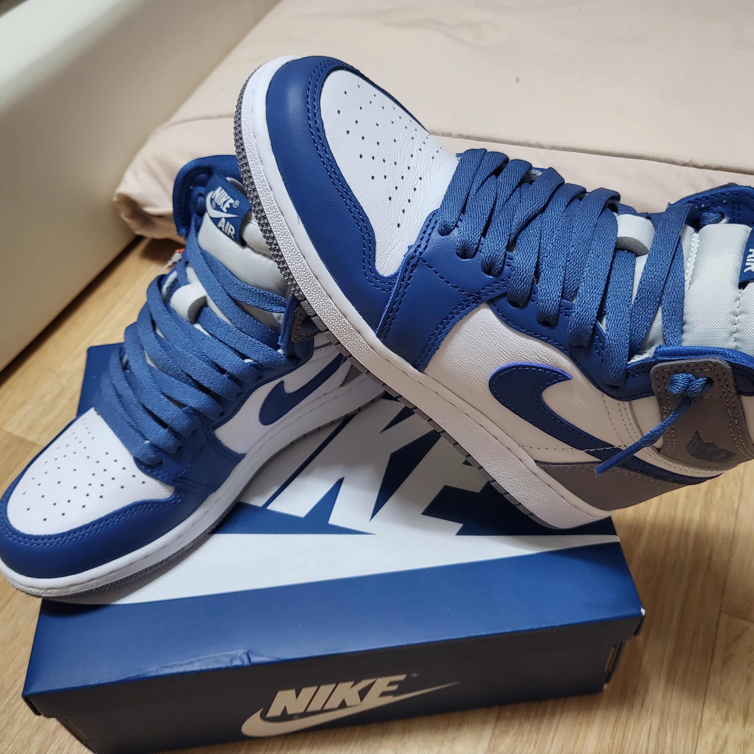 (GS) Jordan 1 Retro High OG True Blue 착용 스타일