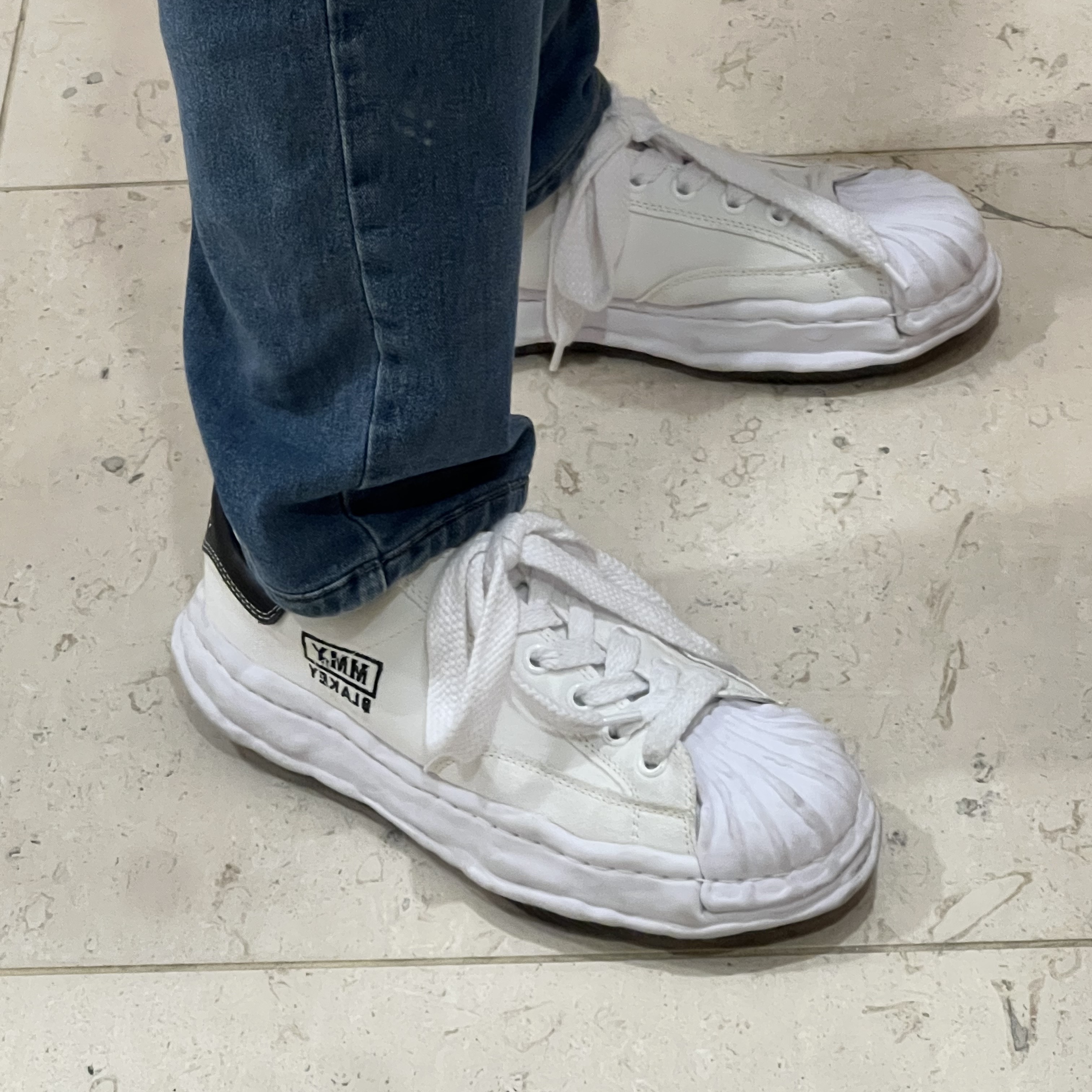 Maison Mihara Yasuhiro Blakey OG Sole Canvas Low-top Sneakers White 착용 스타일